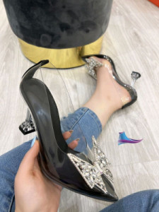 کفش پاشنه دار