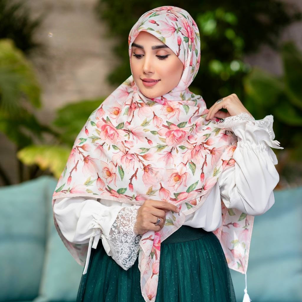 روسری سوپر نخ طرح گلبرگ صورتی( کد 47)