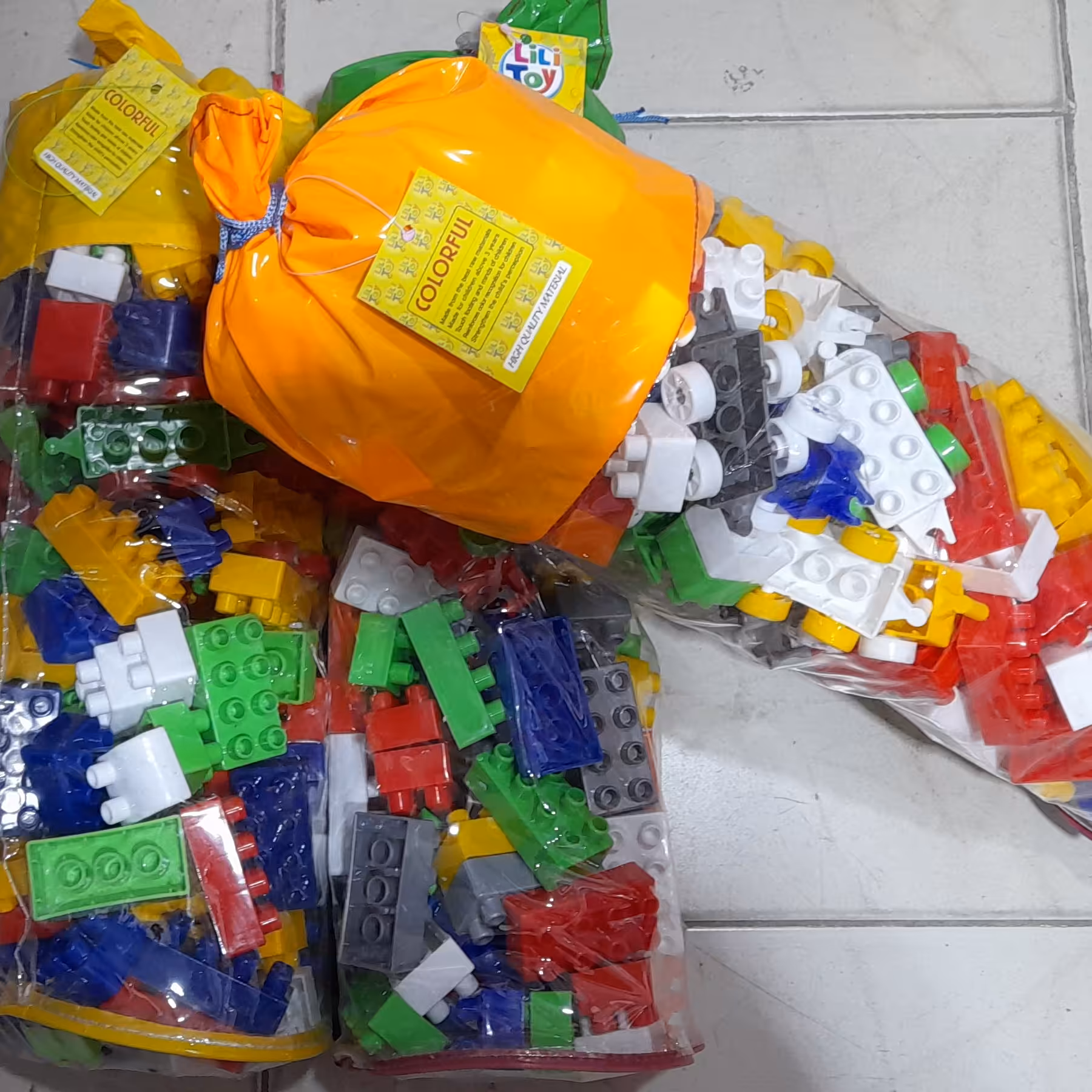 اسباببازی لگو آجری کار درجه یک 200 قطعه