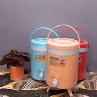 کلمن آب 10 لیتر  پلاستیکی  پایه دار شیردار ساخته شده از مواد نو محصول کویر درب  پیچی  