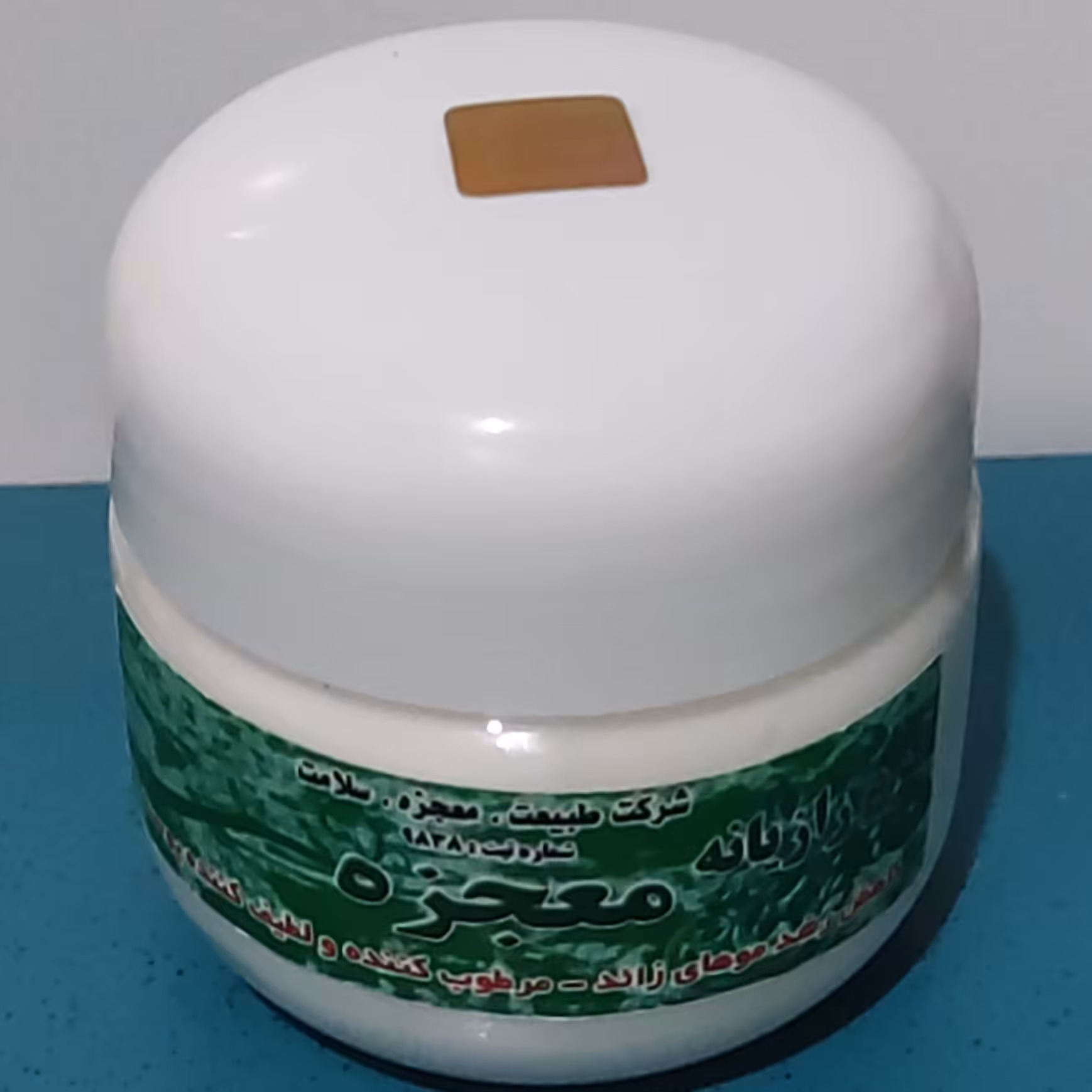 کرم رازیانه گیاهی