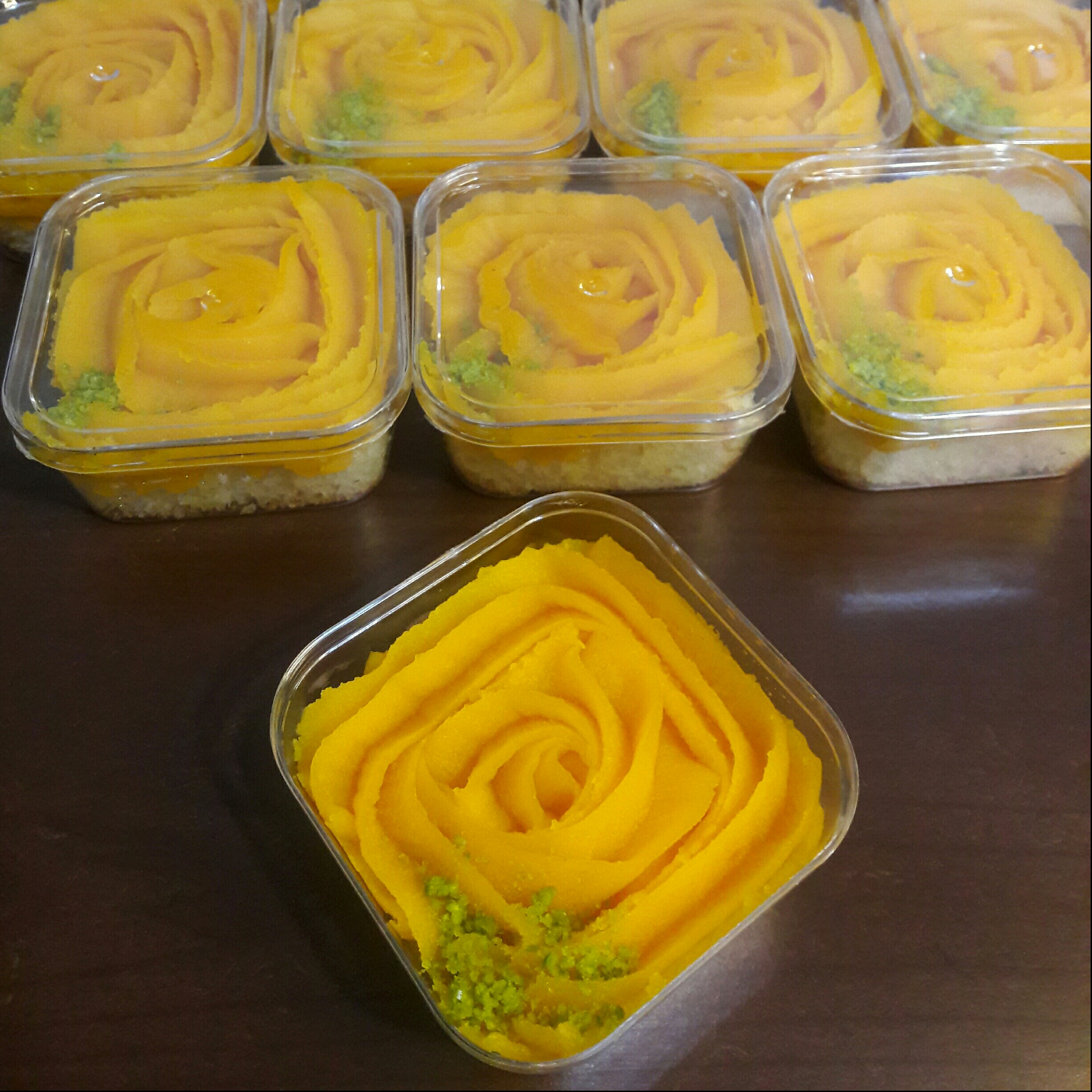 ظرف مربع 120 سی سی 100 عددی دارای درب کیپ
