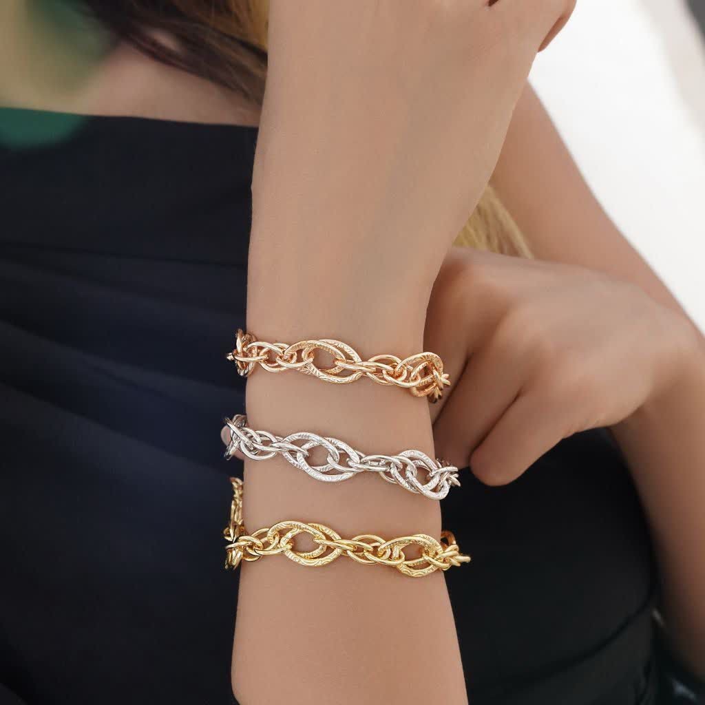 دستبند زنجیری کد11193طرح طلا.در سه رنگ طلایی.رزگلد.سفید.آبکاری طلای 24 عیار و رادیوم.رنگ ثابت.ضدحساسیت