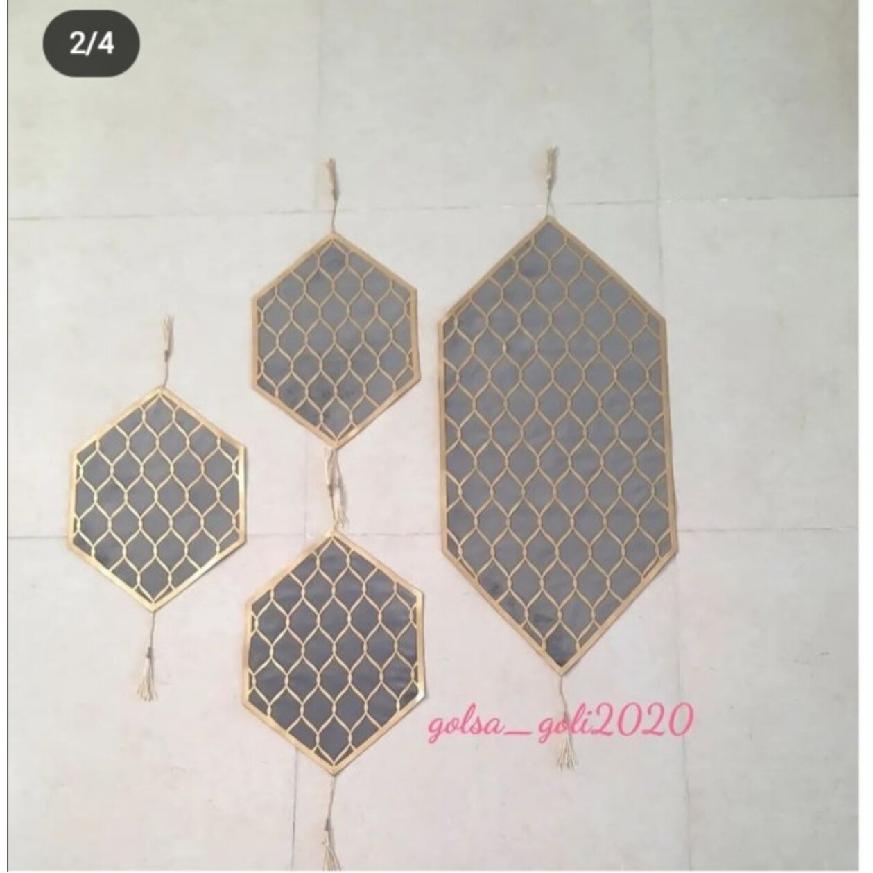 رومیزی زنجیره ای جنس مخمل چرم طلایی ساده سه تایی 6 ضلعی