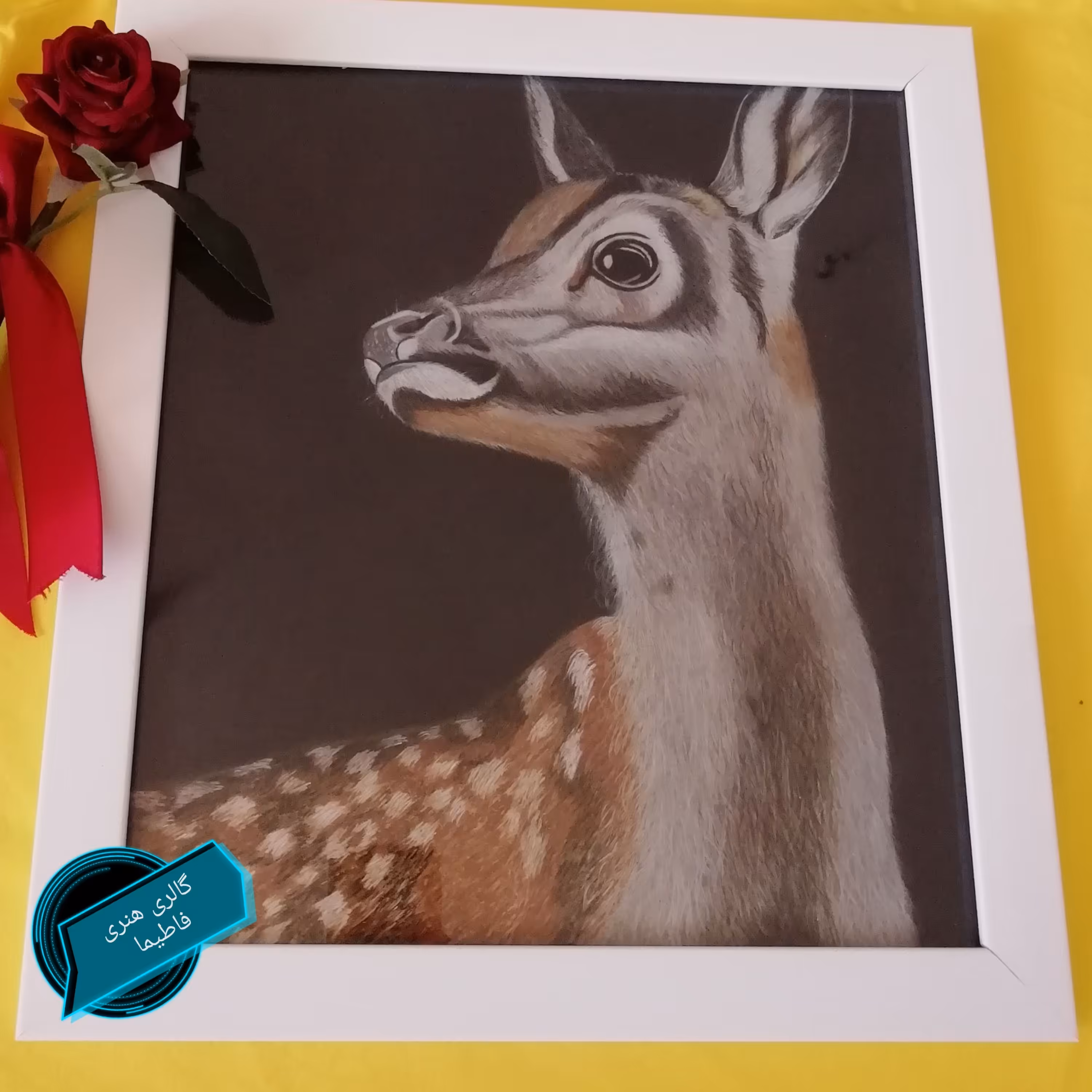 تابلو نقاشی پاستل گچی  طرح  آهو - سایز 33در37-دارای قاب زیبا همراه با شیشه 