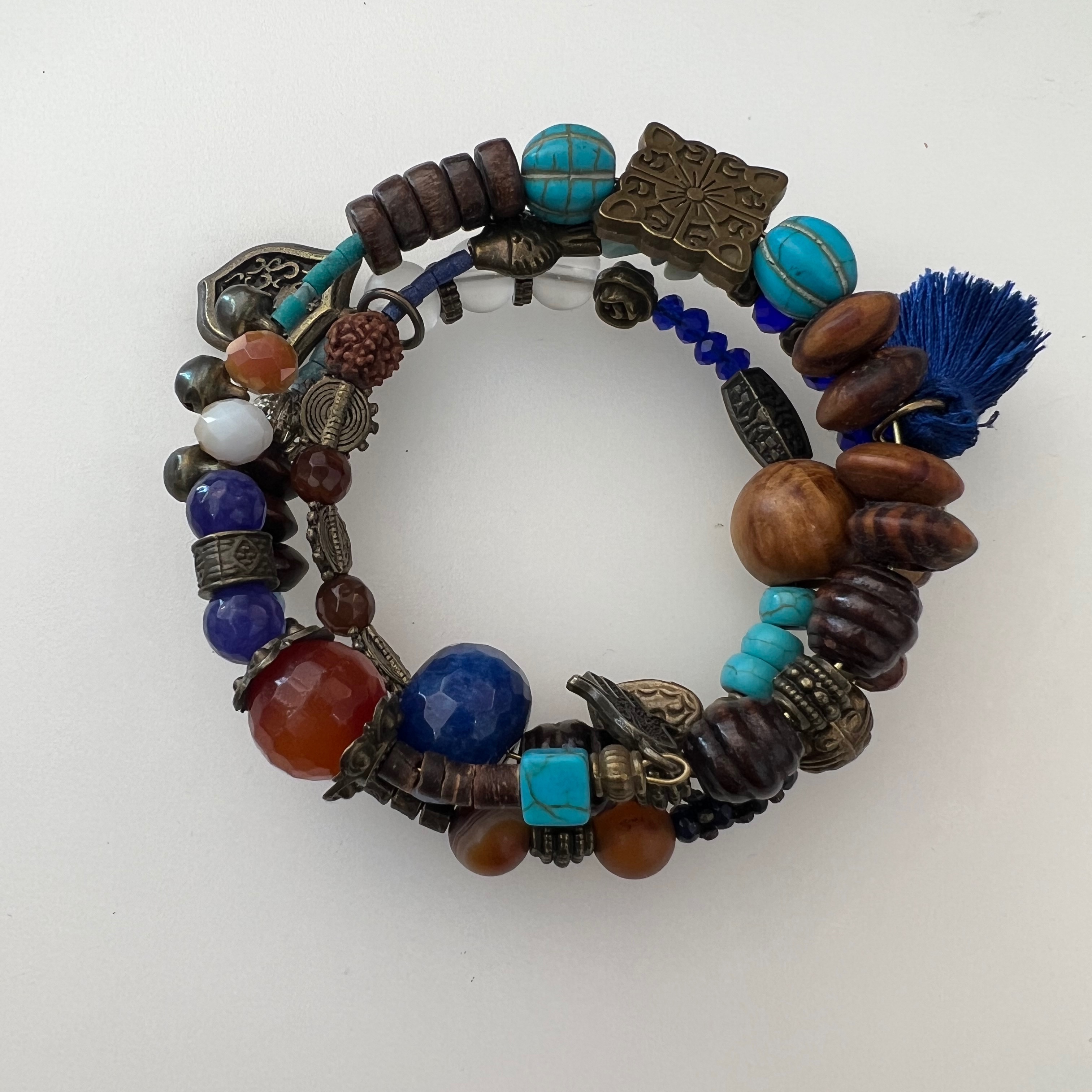 دستبند سه ردیفه دستساز آبی رنگ