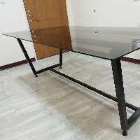 میز نهارخوری فلزی-شیشه ای