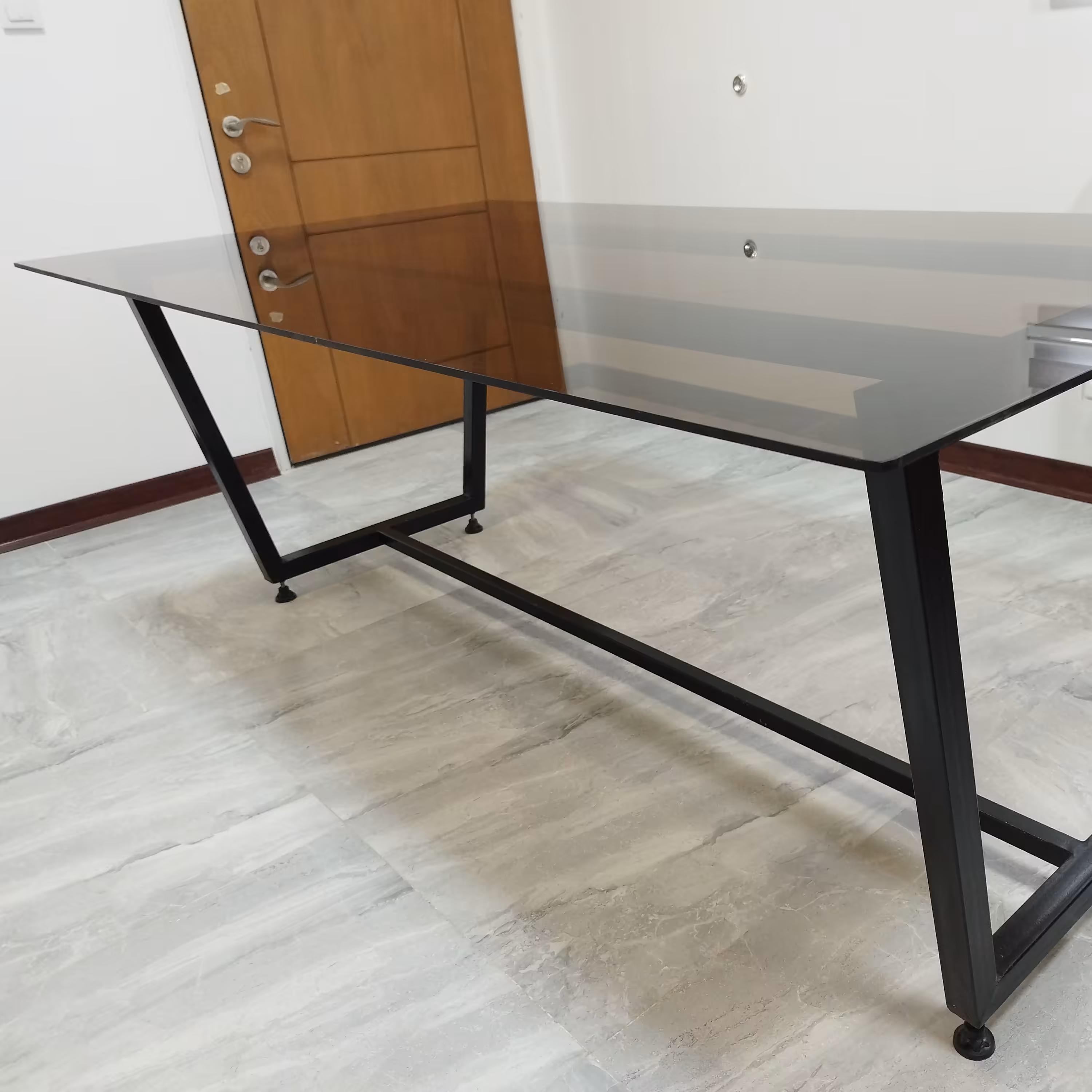 میز نهارخوری فلزی-شیشه ای