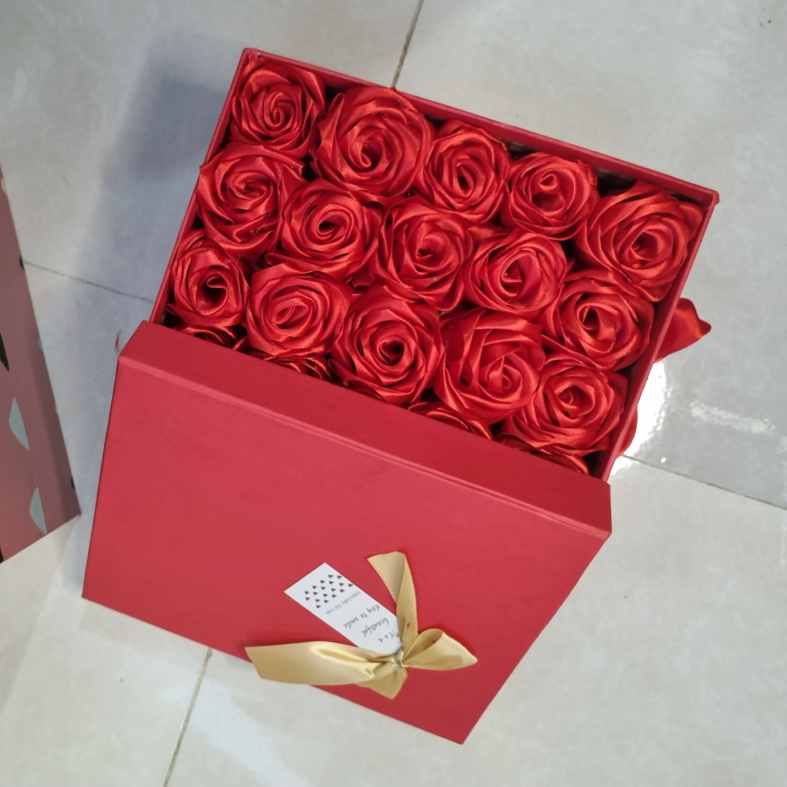 باکس هدیه گل رزقرمز