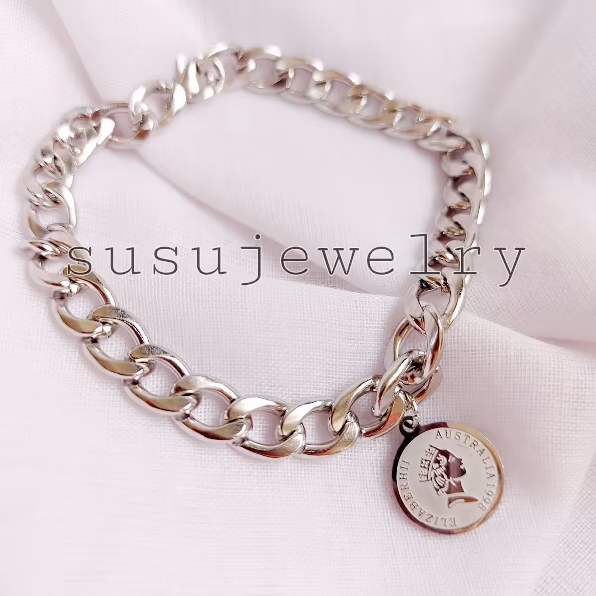 دستبند استیل زنجیر کارتیر با آویز سکه الیزابت 