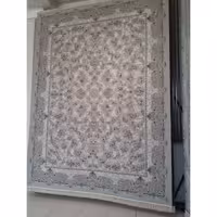 فرش ماشینی 1000 شانه اصل تراکم 3000 طرح با کد 4007زمینه  نقره ای 12 متری جنس اکرولیک