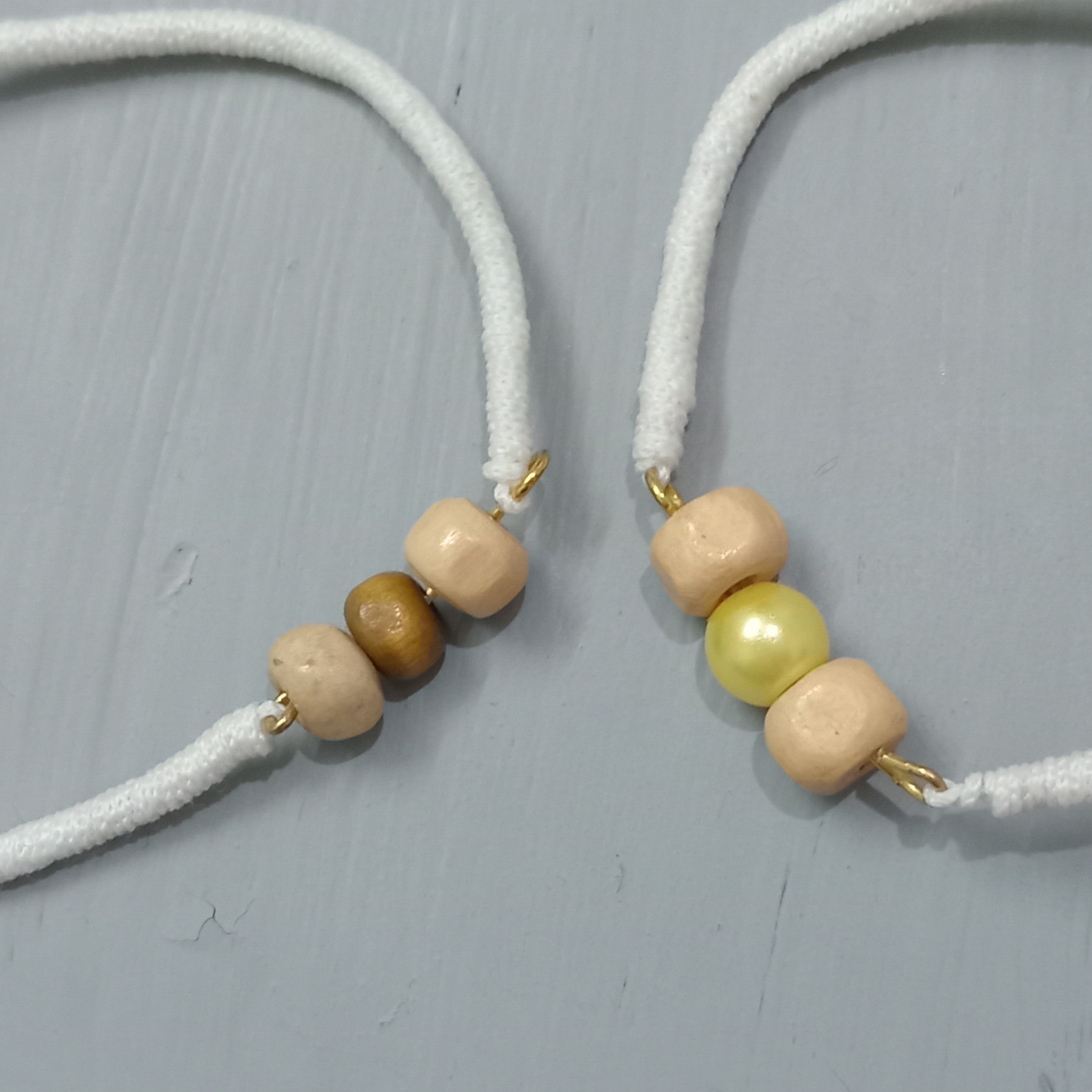 دست بند بافت سفید