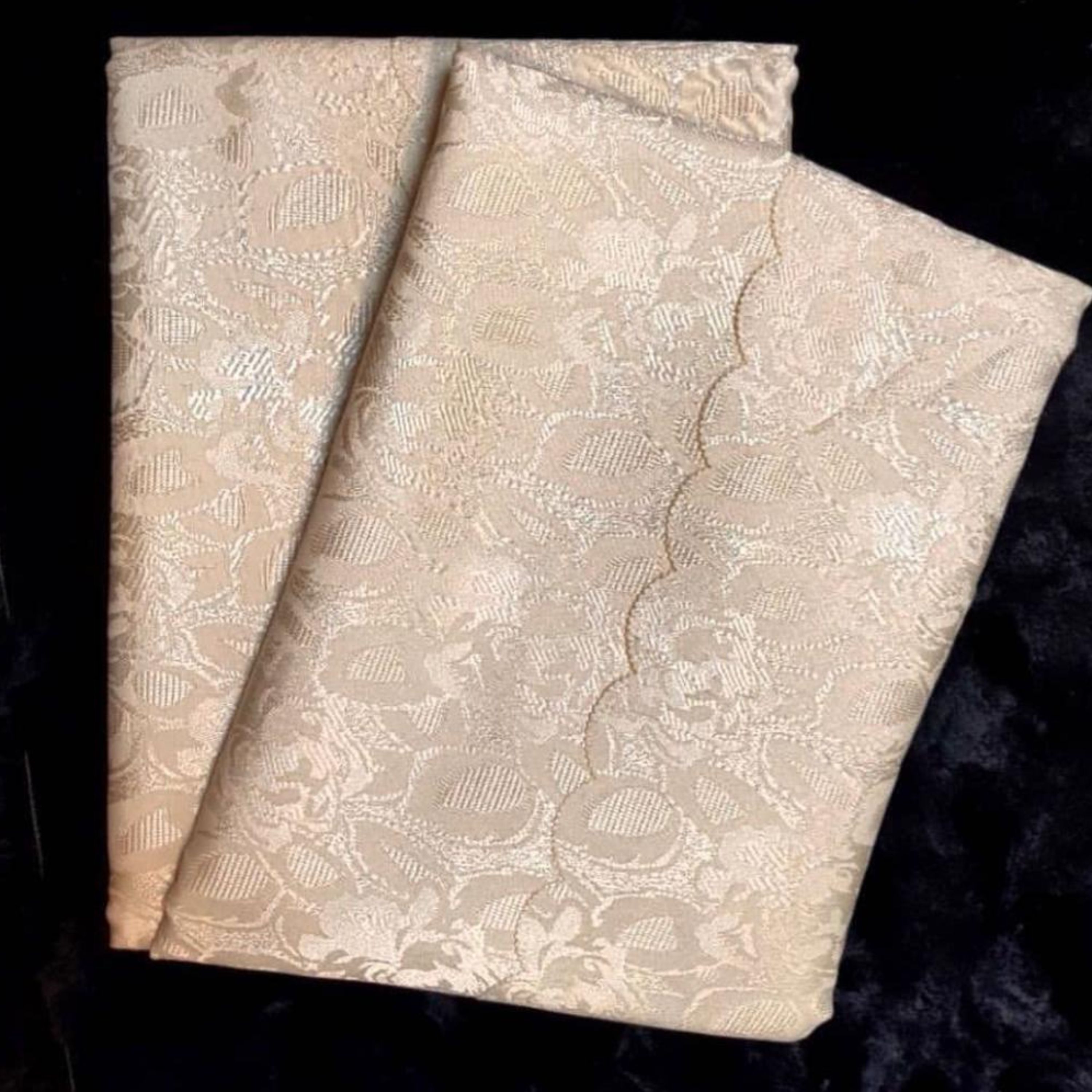 رومیزی شش نفره مستطیل ژاگارد طرح رز کرم