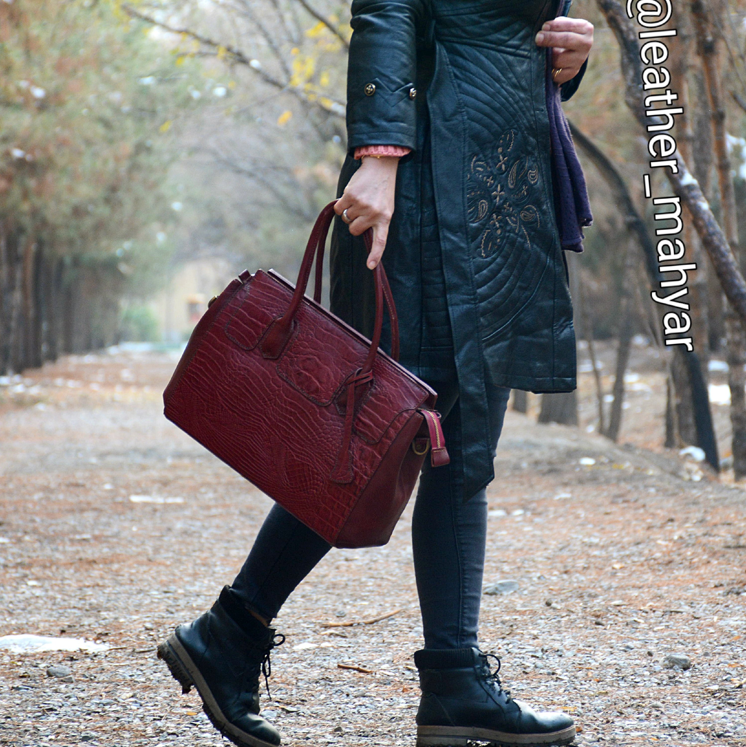 کیف دوشی  زنانه ، تمام چرم، بهترین رنگ چرم   بسیار جادار  