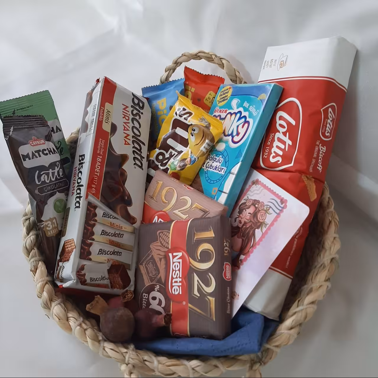 بسته هدیه شکلاتی و بیسکویت 