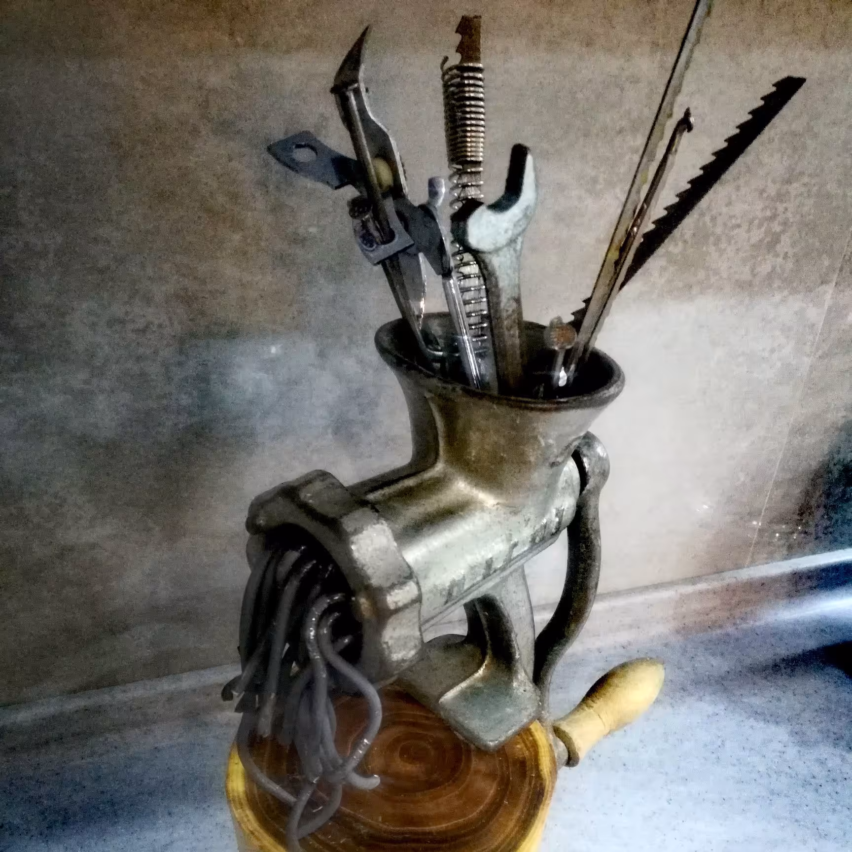 چرخ گوشت قدیمی دکوری