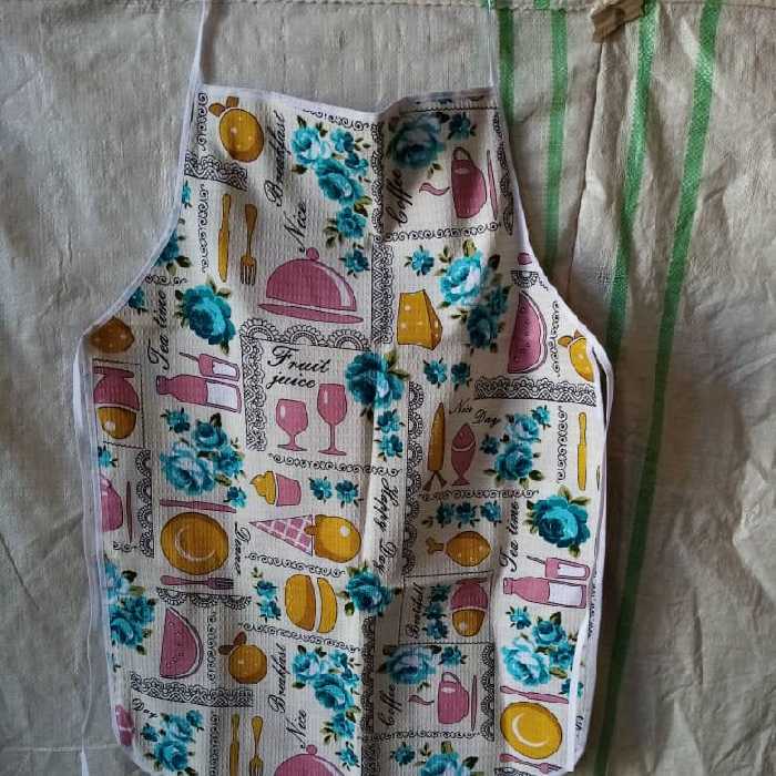 پیشبند نخی زمینه سفید طرح دار پشتش سفره مقاوم دراندازه 60&80نواردوزی شده