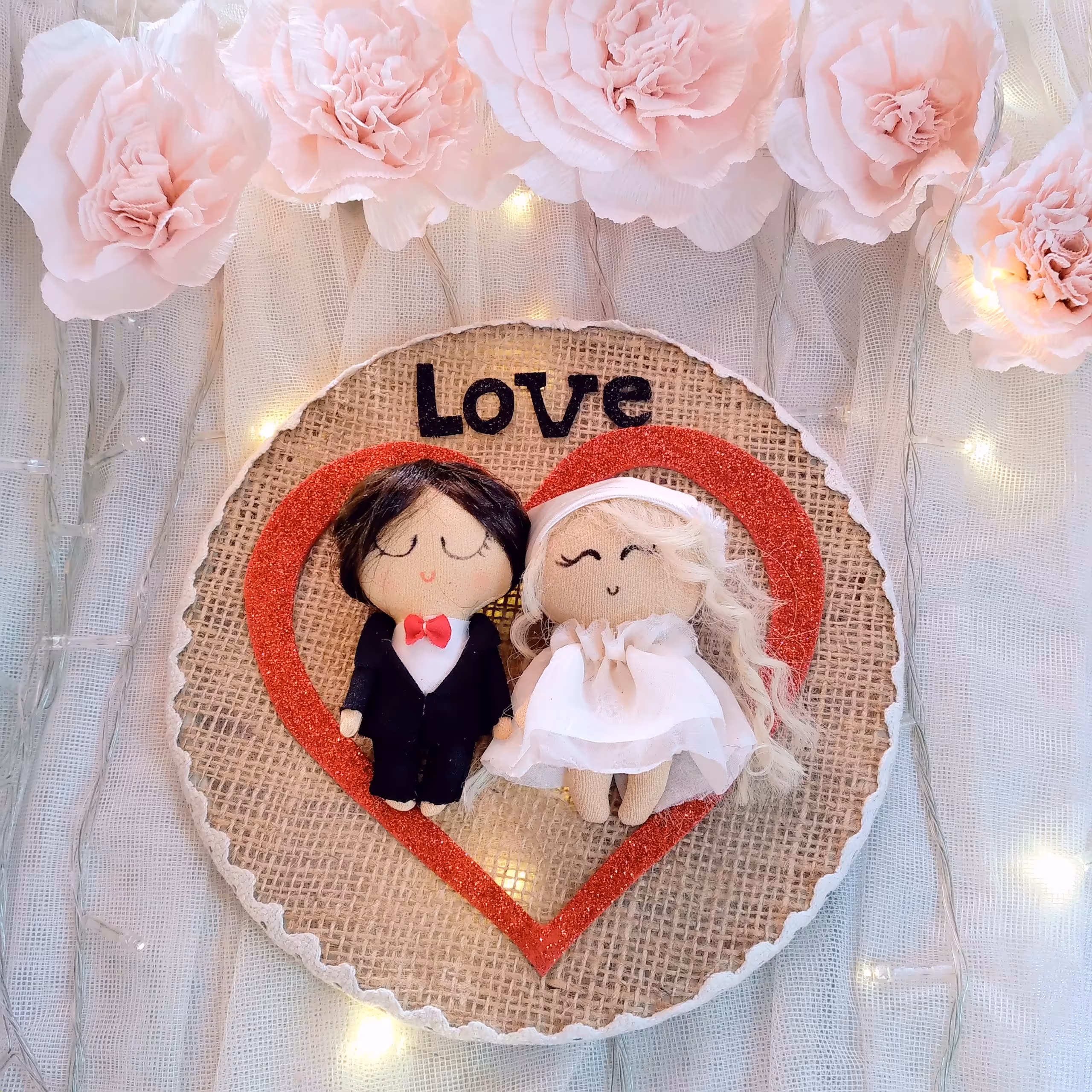 تابلو عروسکی مدل عروس و داماد روسی قطر 25 سانت . گالری سفید بخت.