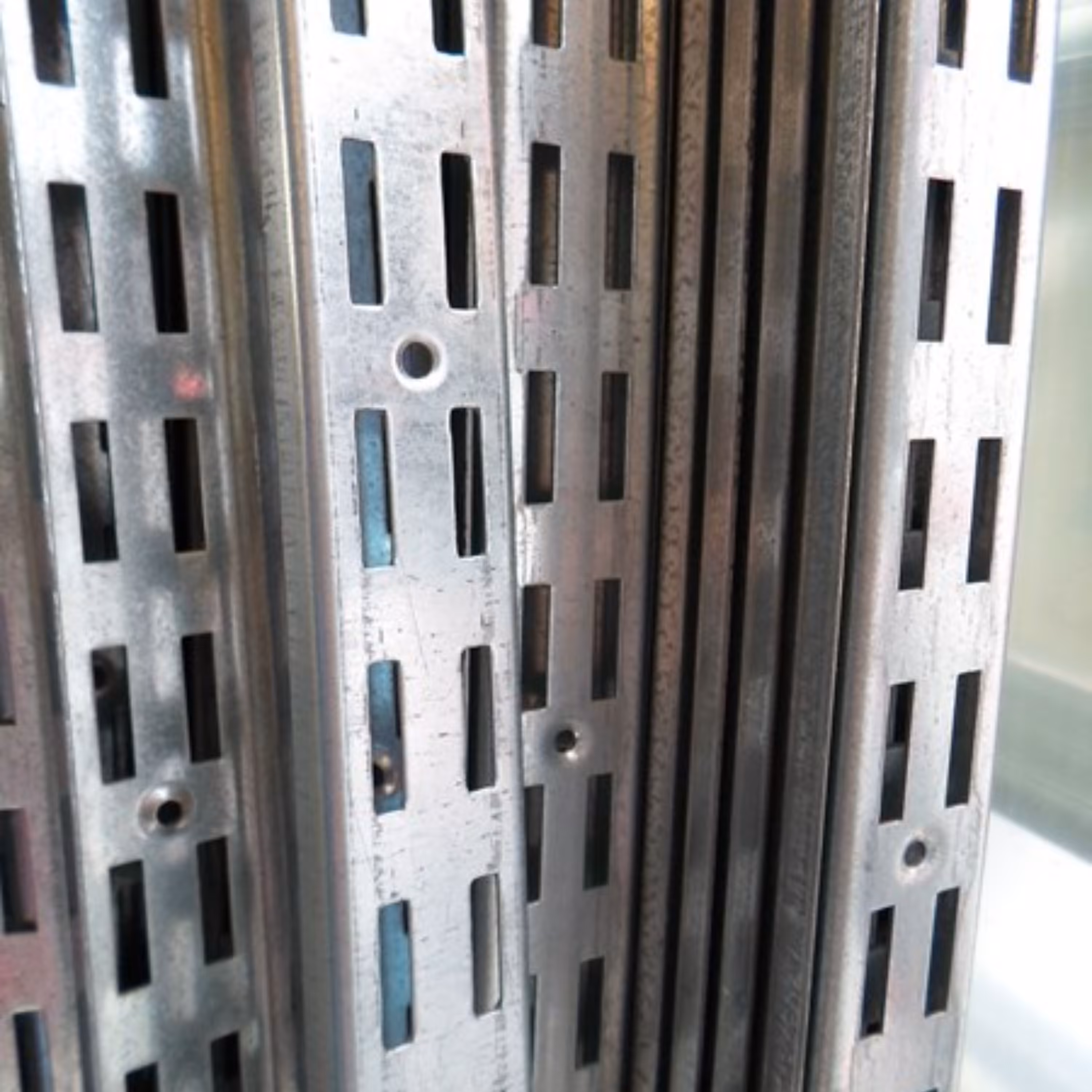 ستون رگال شیاردار گالوانیزه ضخامت 1.25(ارسال با تیپاکس و به صورت پسکرایه میباشد)