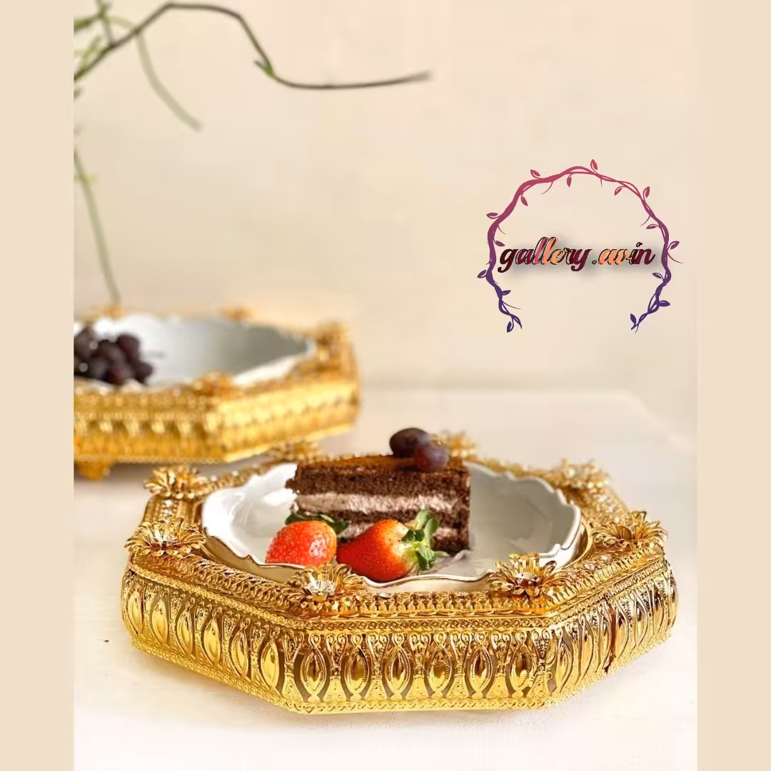 شیرینی خوری چینی لب طلا پایه هشت گوشه نگین دار طلایی متوسط