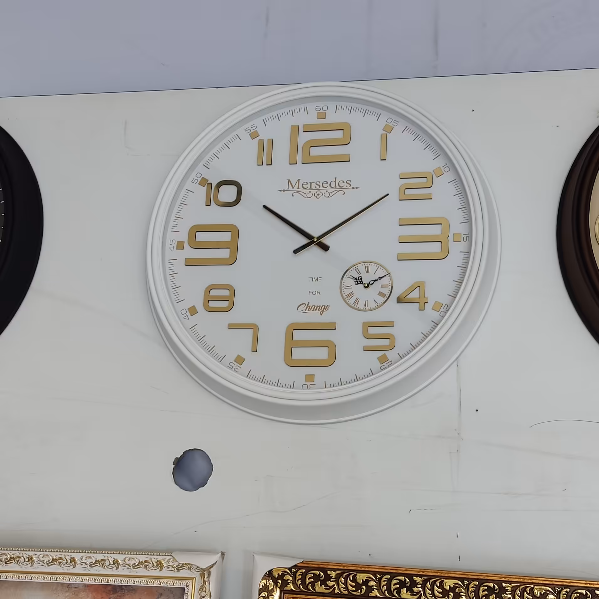 ساعت دیواری برند مرسدس عرض 70رنگ سفید 