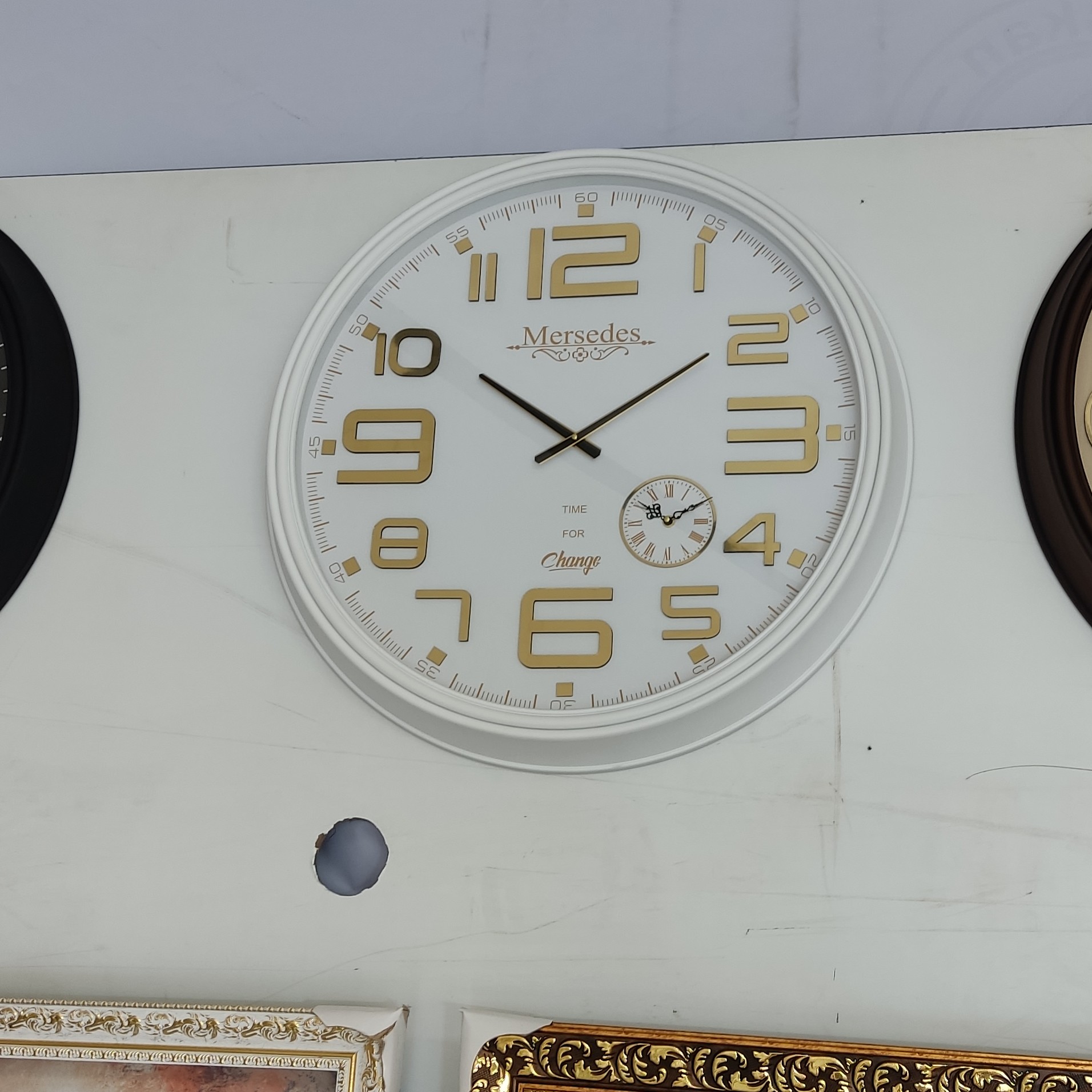 ساعت دیواری برند مرسدس عرض 70رنگ سفید 