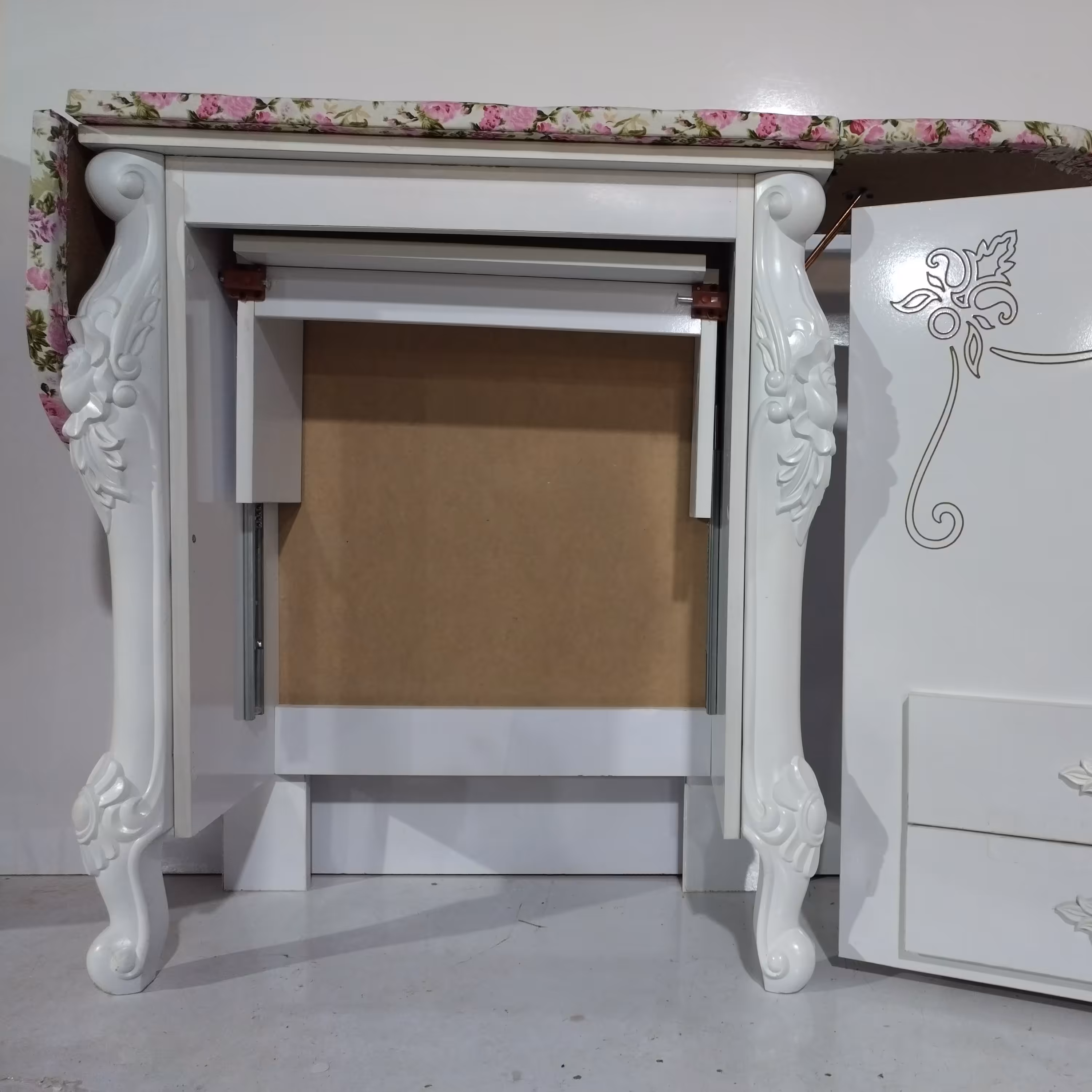 میز چرخ خیاطی آسانسوری نشیمن دار و اتو 