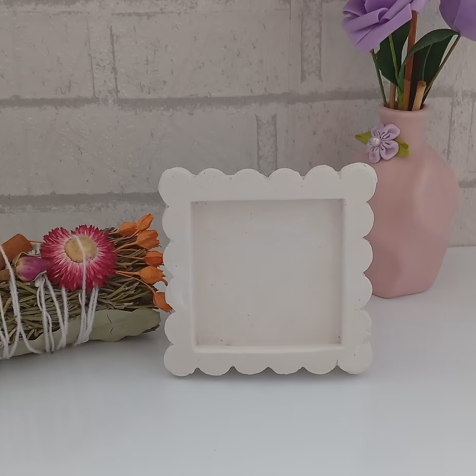 بیس خام  قاب عکس مربع دالبری مناسب قاب عکس و  انواع گیفت عروسی و نوزادی جنس پودر سنگ هنری 