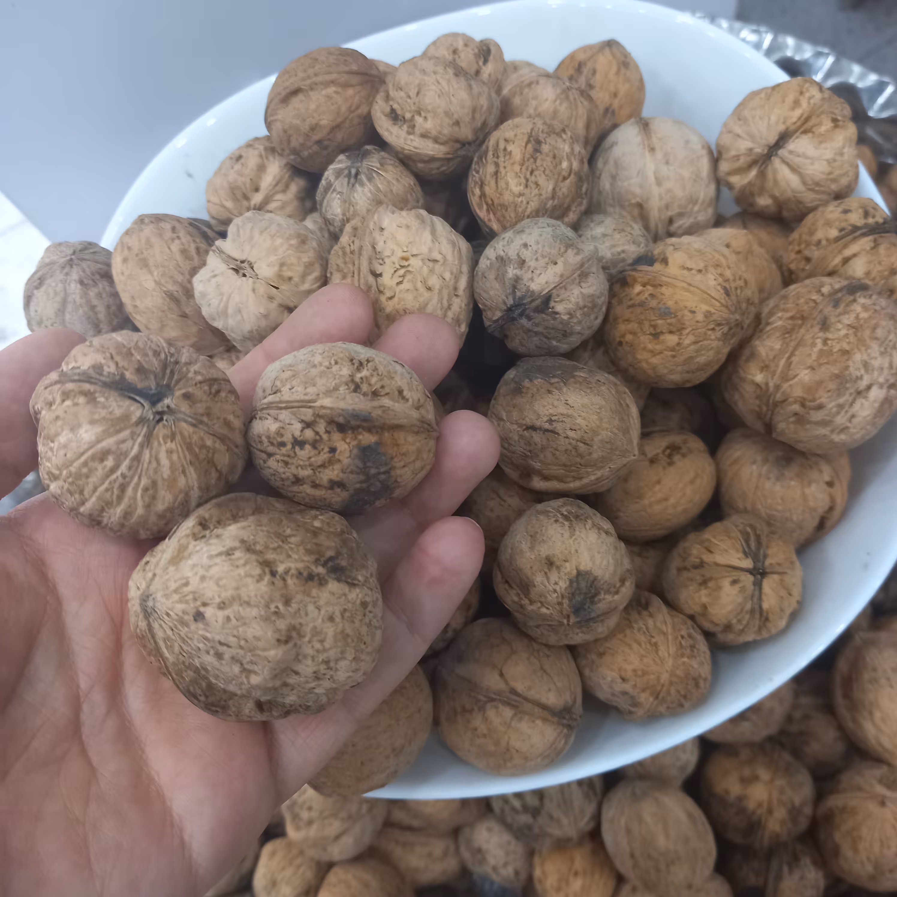 گردو پوست کاغذی همدان مغز سفید و شیرین 95درصد سفید دو کیلو ارسال رایگان