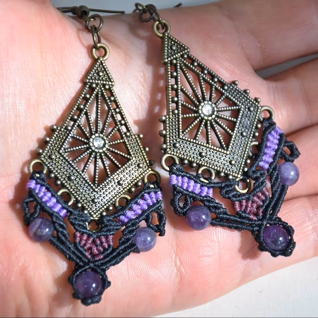 گوشواره برنجی بافت مکرومه سنگ آمیتیست