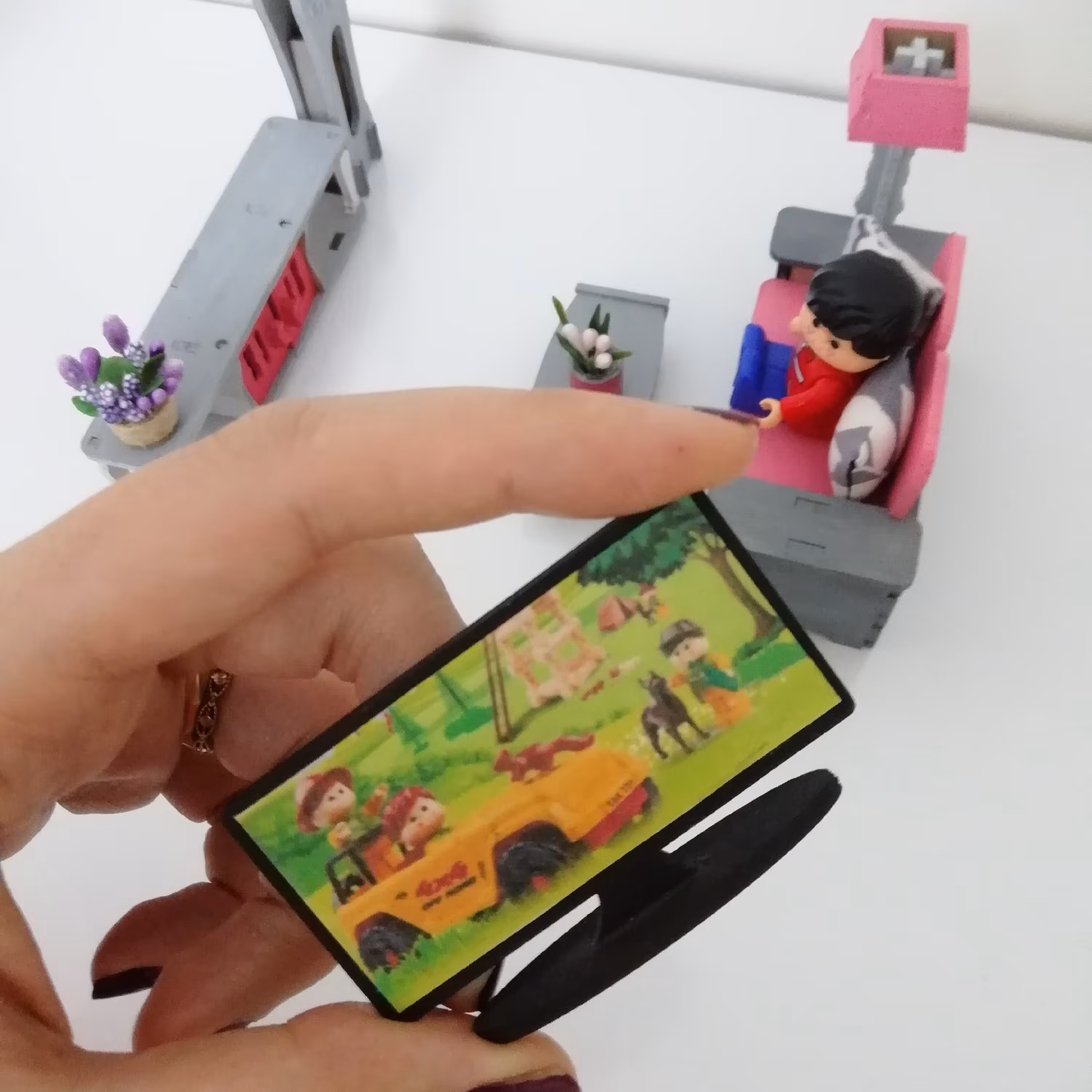 پک اتاق نشیمن مینیاتوری چوبی 6 تکه برای خانه عروسکی و باربی در رنگ دلخواه