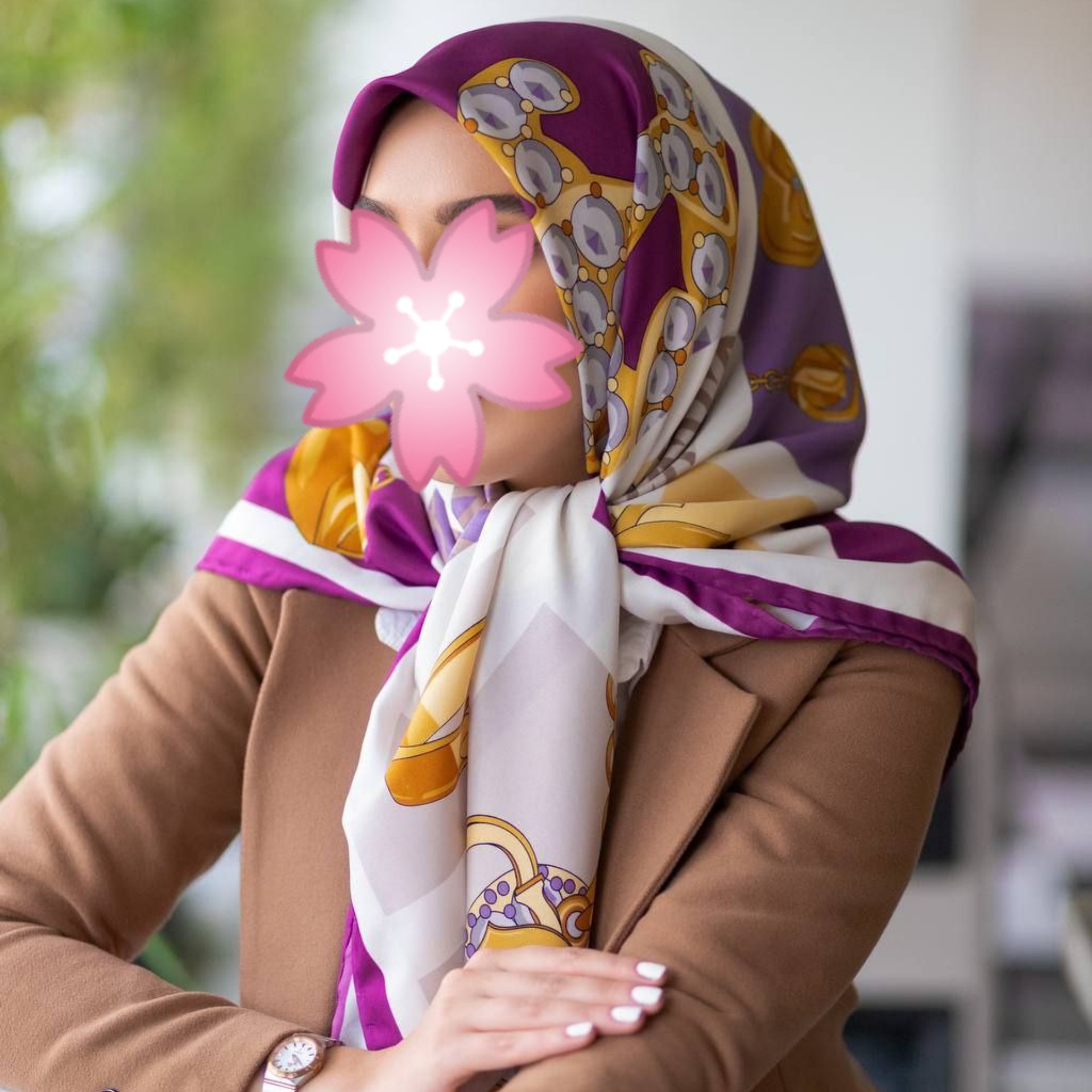 روسری ابریشم توییل درجه یک مزونی قواره 140 دور دستدوز فوق العاده لاکچری در 8 رنگ زیبا به هیچ وجه سر نمیخورد