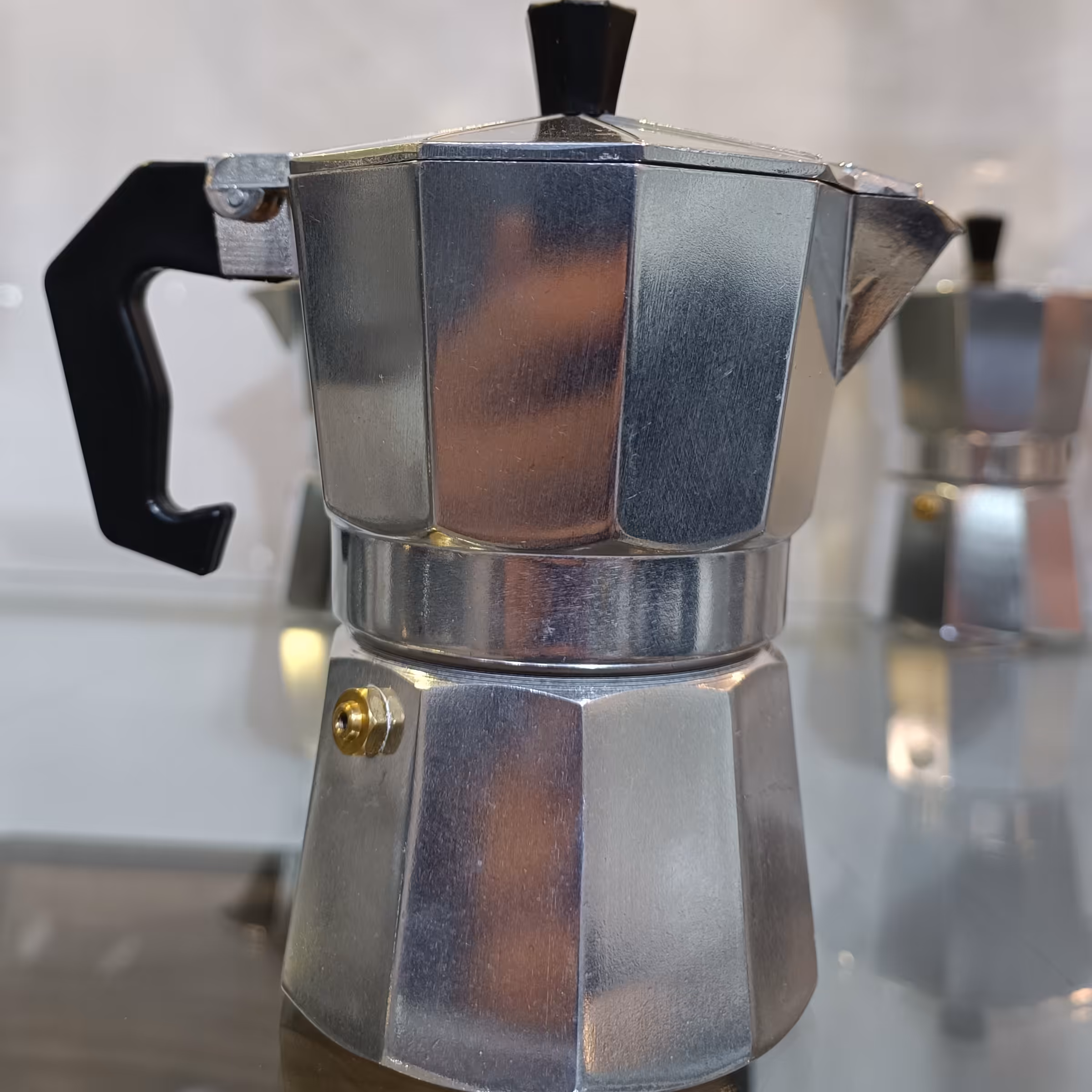 قهوه جوش آلومینیوم در سایز های مختلف یک دو سه شش کاپ