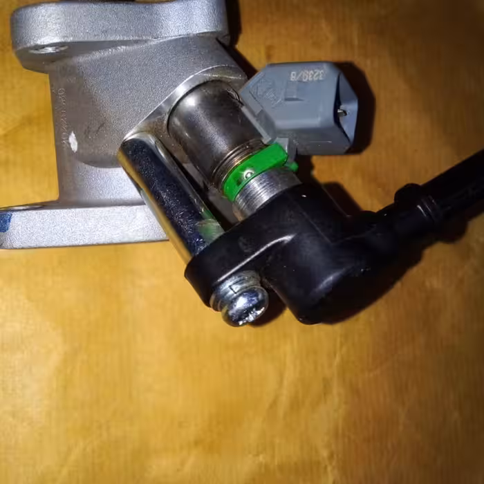 بلوک سوزن با سوزن انژکتور موتور سیکلت هوندا 125 سیستم دیاهو دنی سوزن تک سوراخ به همراه ریل سوخت و بلوک 