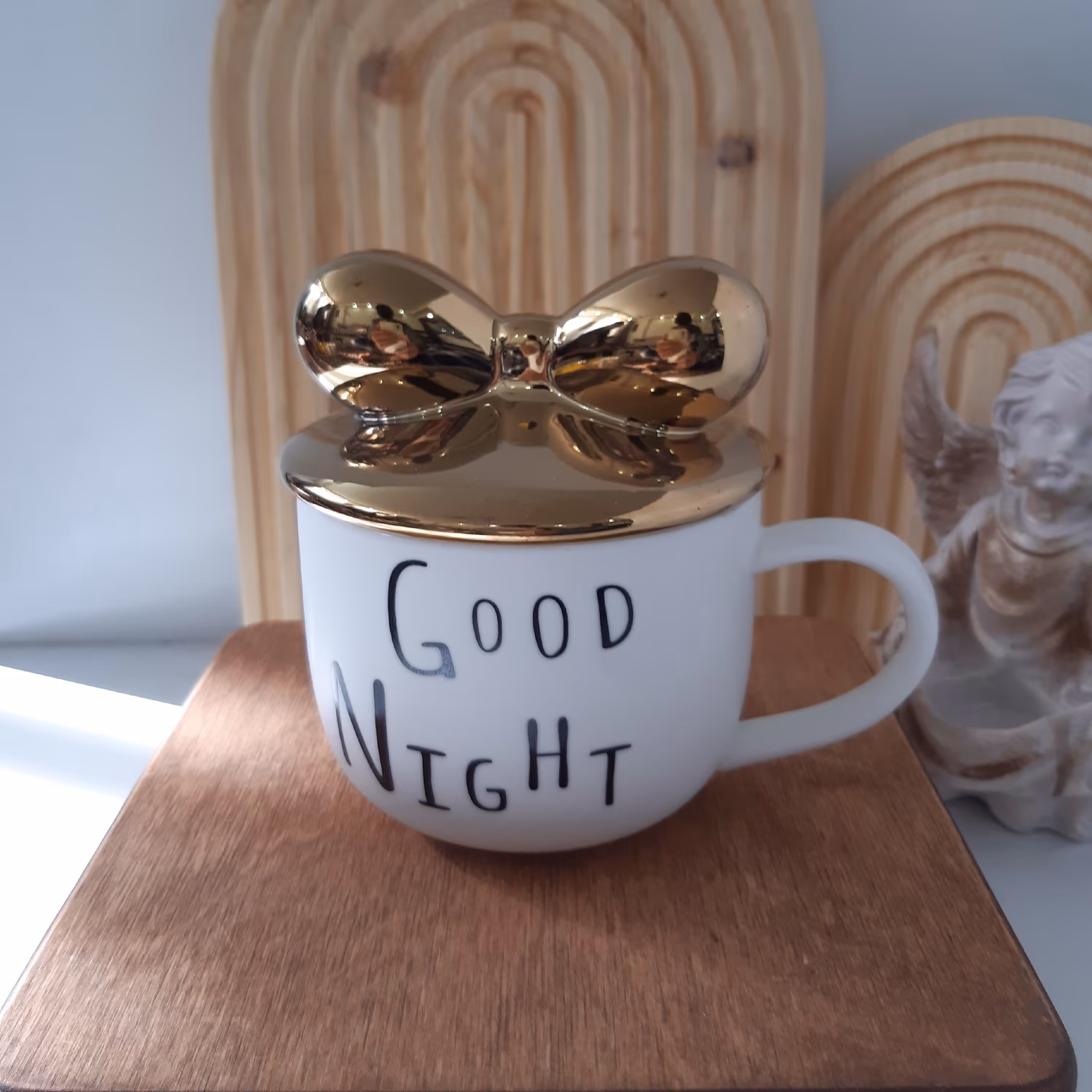 ماگ سرامیکی فانتزی مدل پاپیون برجسته وارداتی گنجایش 350 میل