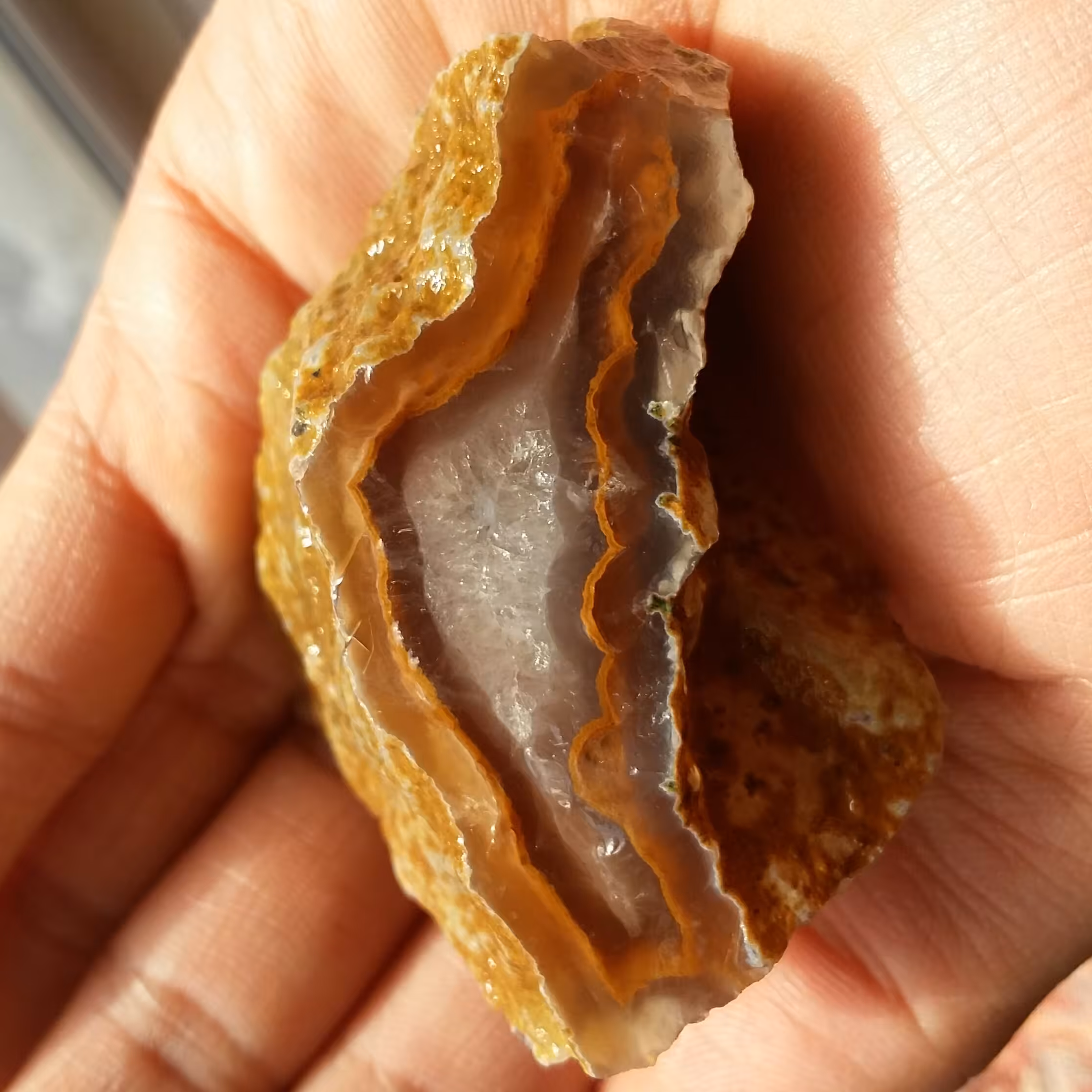 سنگ راف عقیق سلیمانی رنگی 3بعدی محشر 100 در 100 طبیعی شاهکار خلقت
خاص و زیبااا