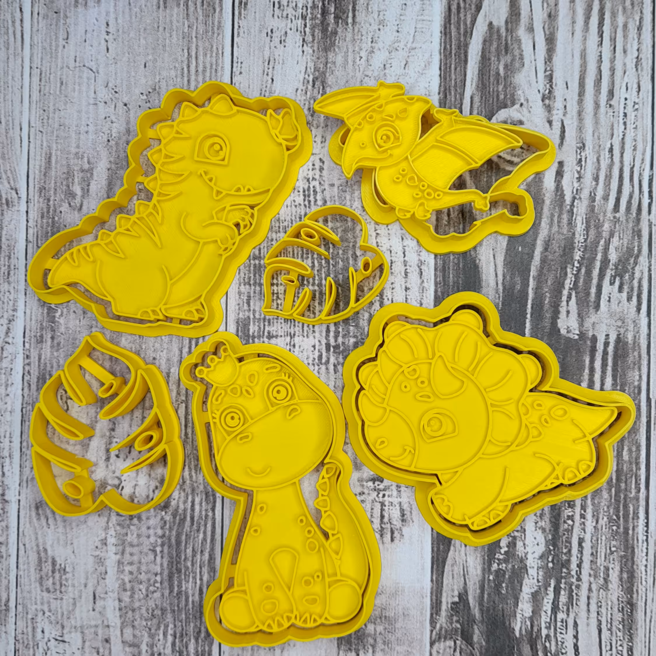 قالب و مُر پارک ژوراسیک، 10 سانت ، 4عدد دایناسور و 1 عدد برگ