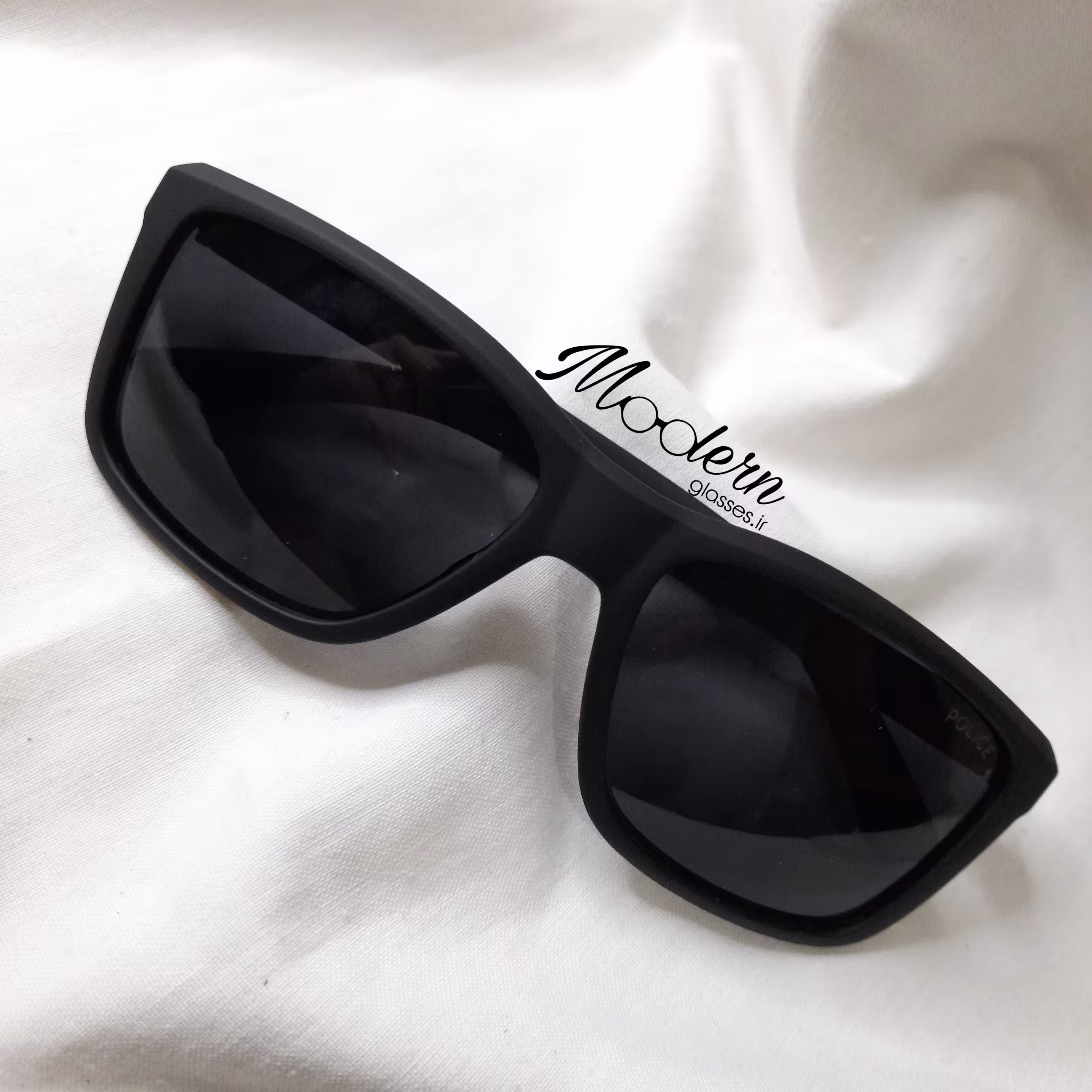 عینک آفتابی مردانه پلیس police مشکی ارزان  (( همراه با کاور رایگان)) 