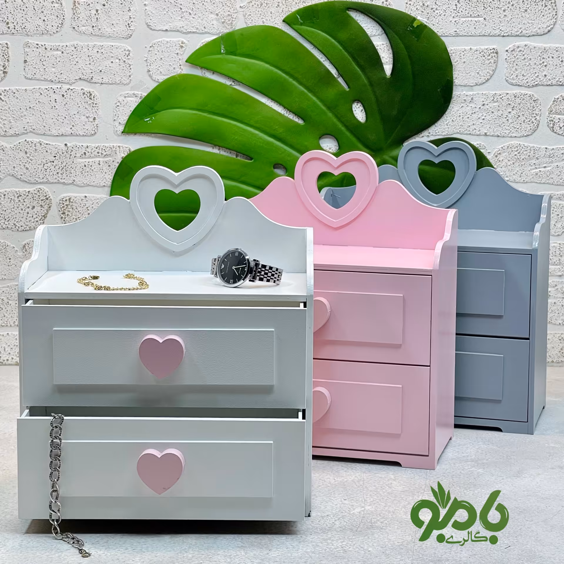 کمد جاجواهری و لوازم آرایشی چوبی