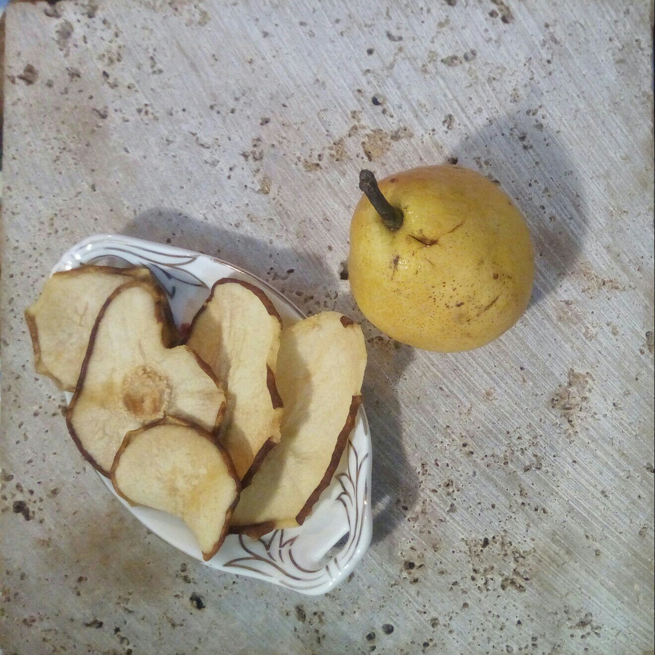 گلابی خشک خانگی 100 گرمی