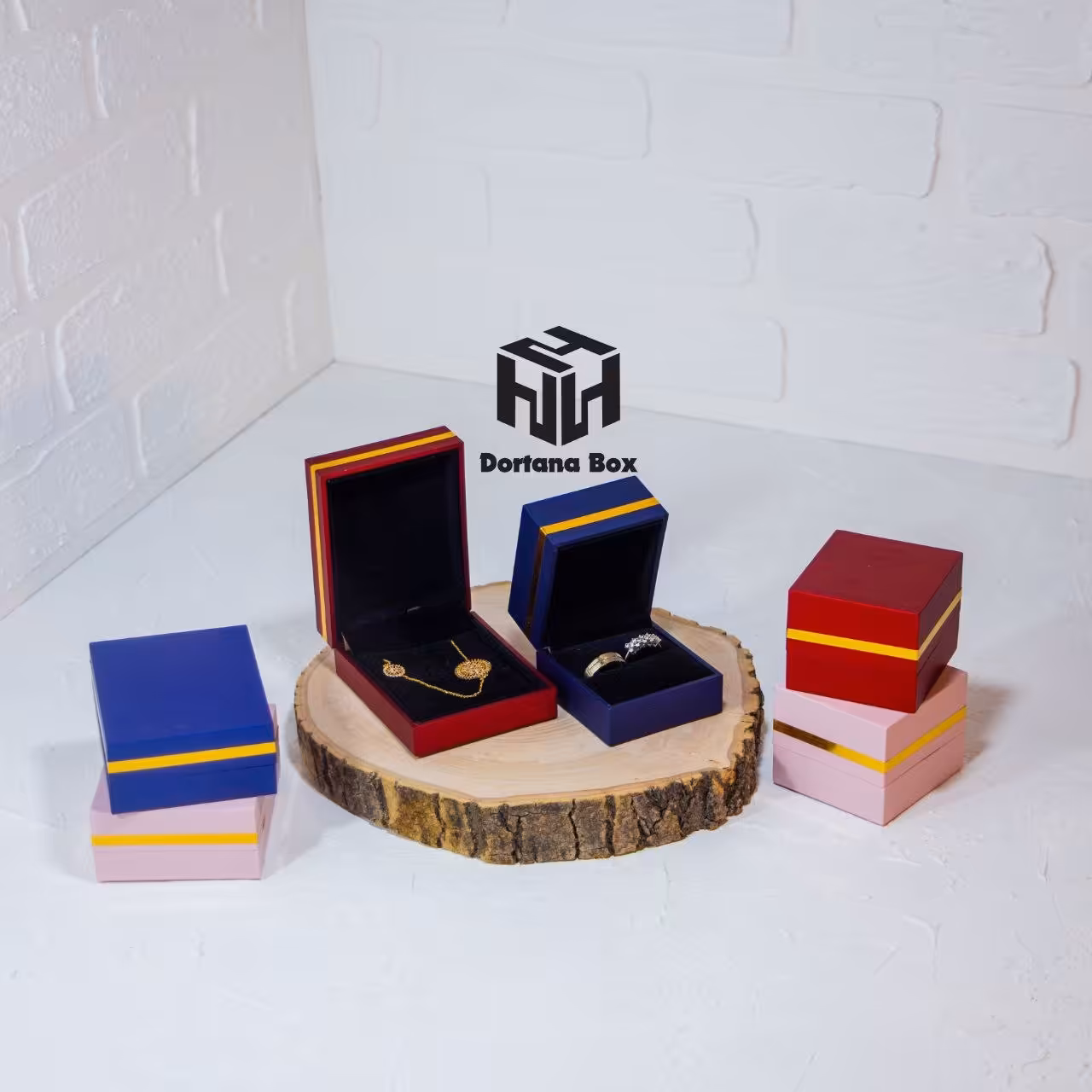 جعبه انگشتر دور طلایی