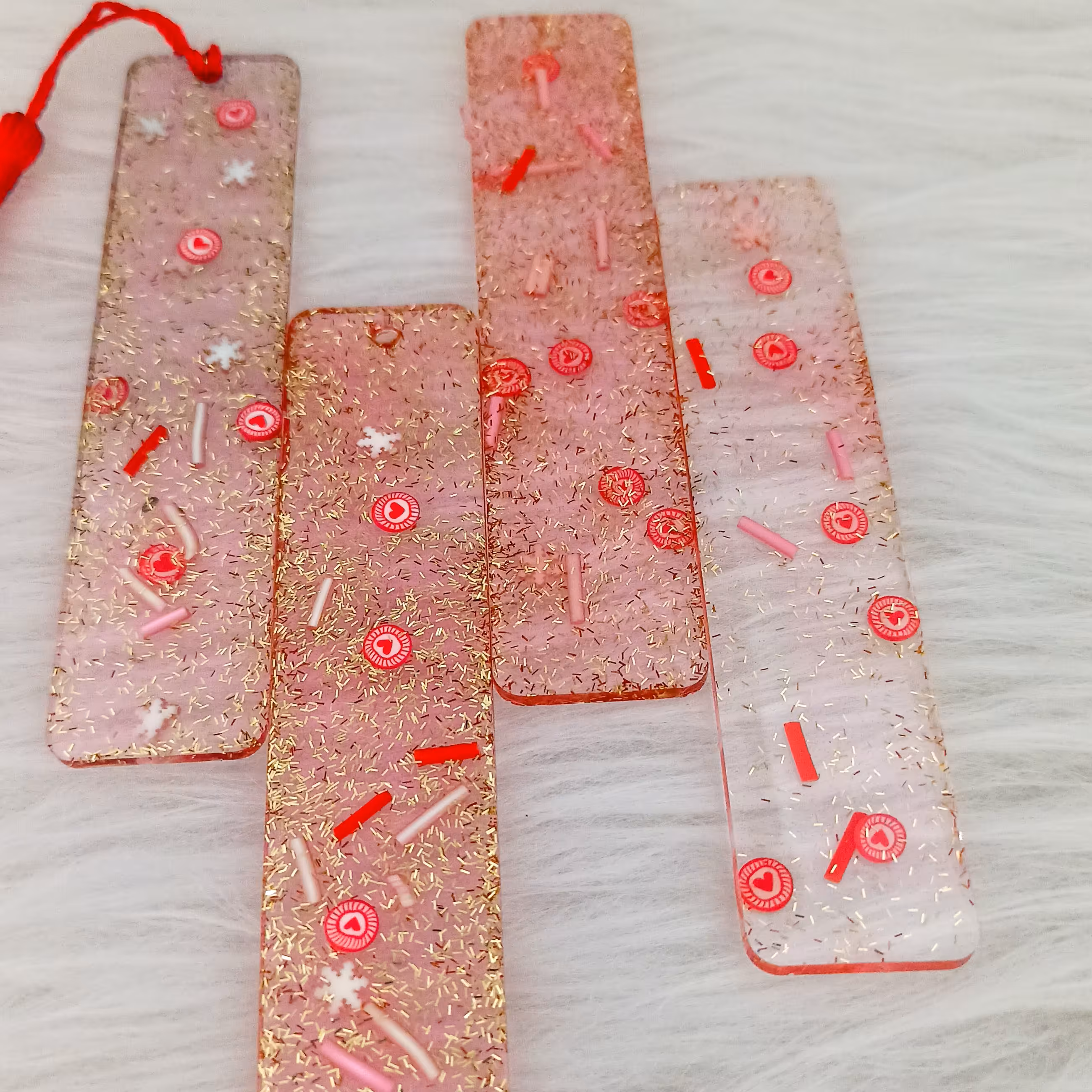 بوکمارک رزینی دستساز با فیمو قلب سایز متوسط 