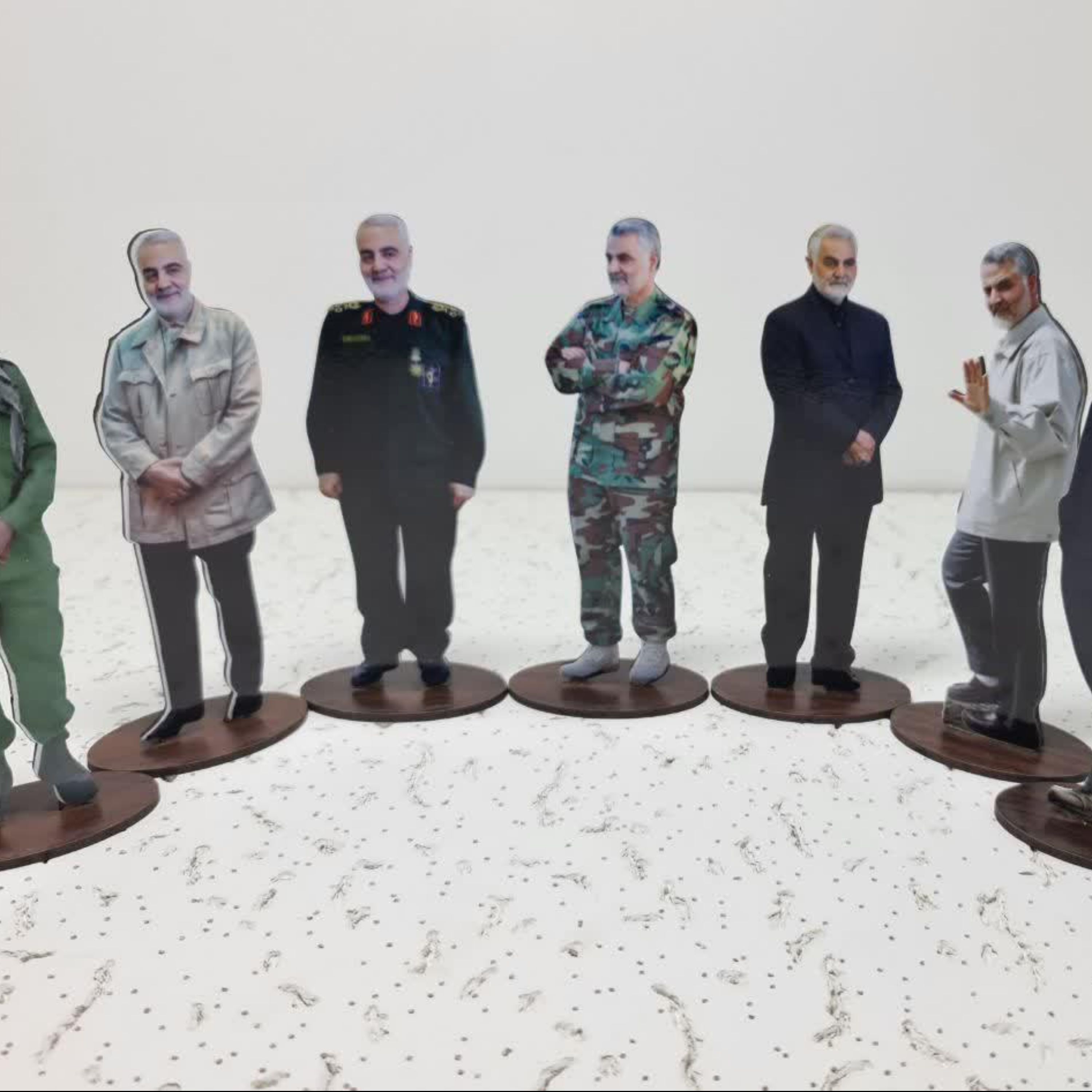 استند چوبی حاج قاسم سلیمانی 15 سانتیمتری 