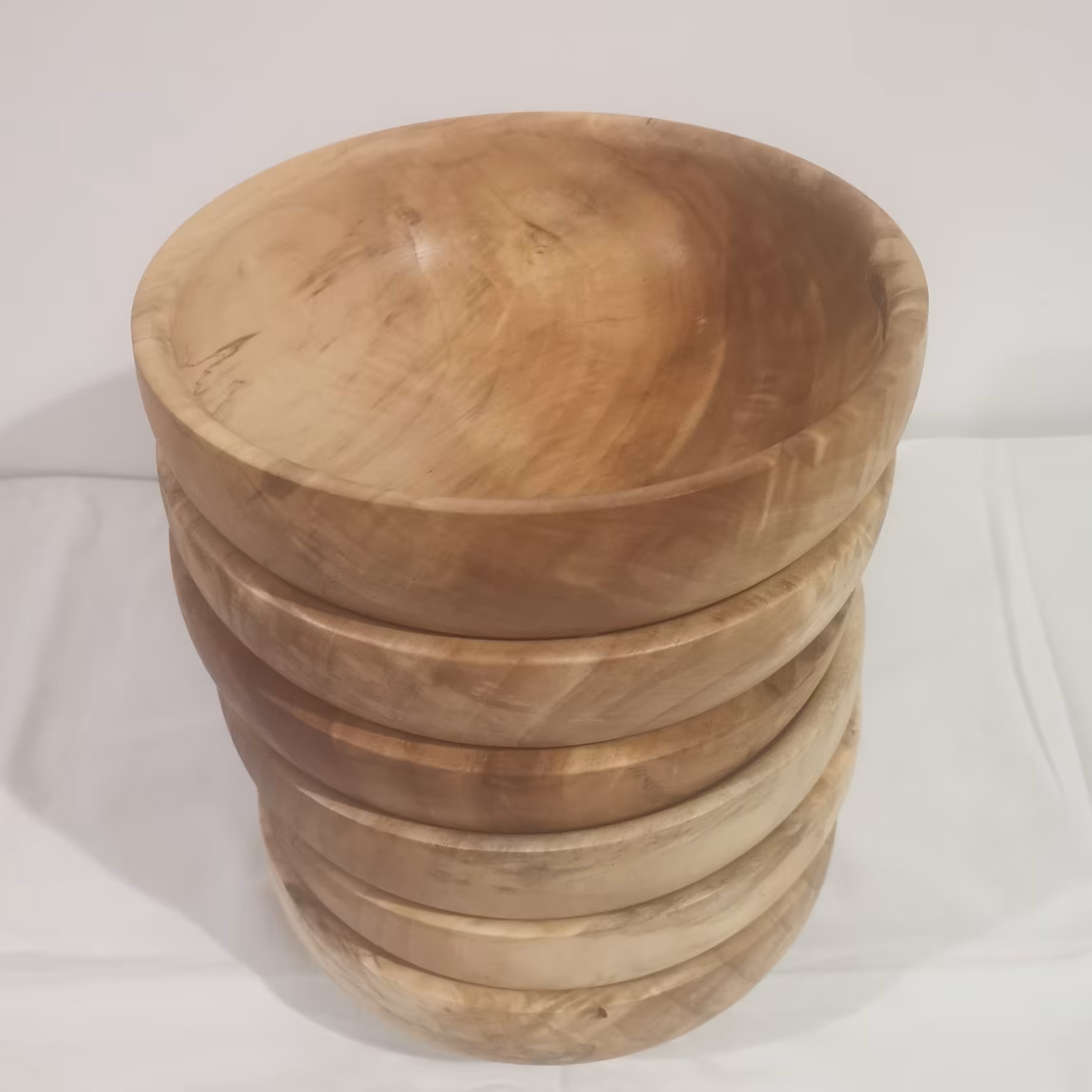 کاسه چوبی  ساخته شده از چوب خالص گردو