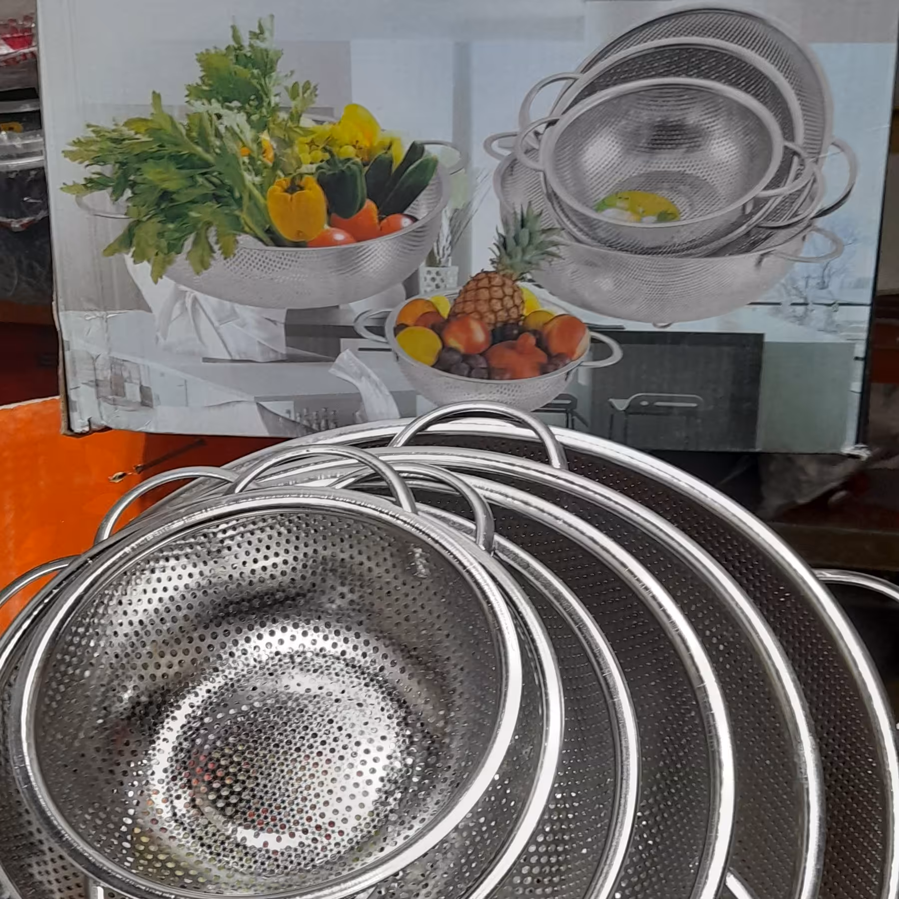 اصل  ارسال رایگان سرویس آبکش استیل درجه یک شش تای جنس قبلا خیلی عالین برای مصرف منزل خودمان بردیم دوساله زنگ نزده 
