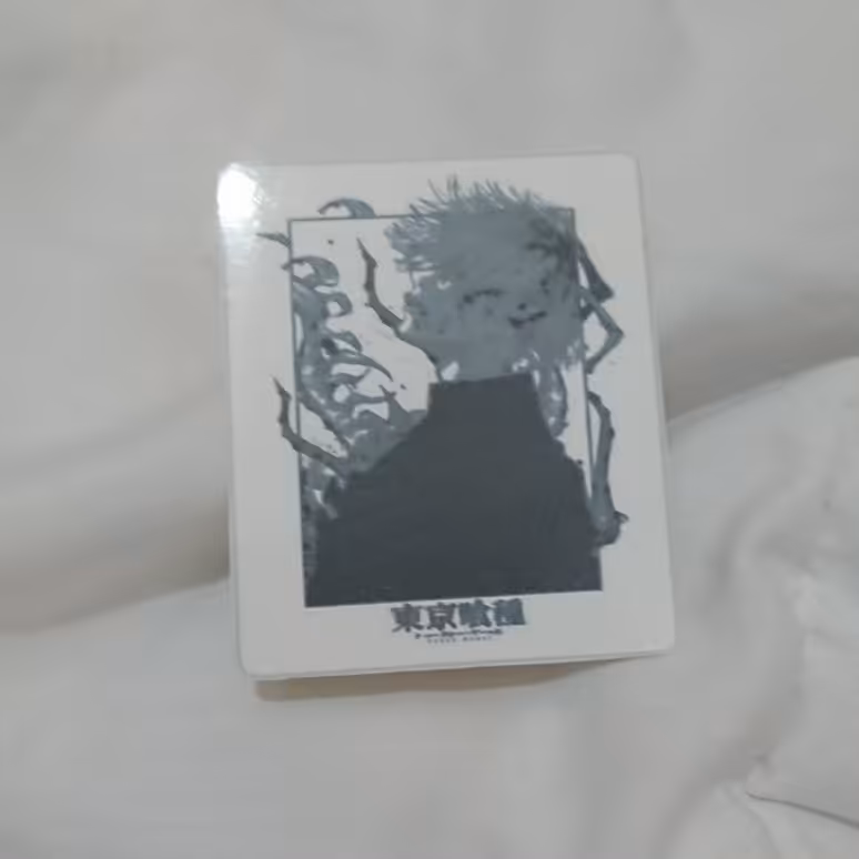 استیکر طرح کانکی سیاه و سفید