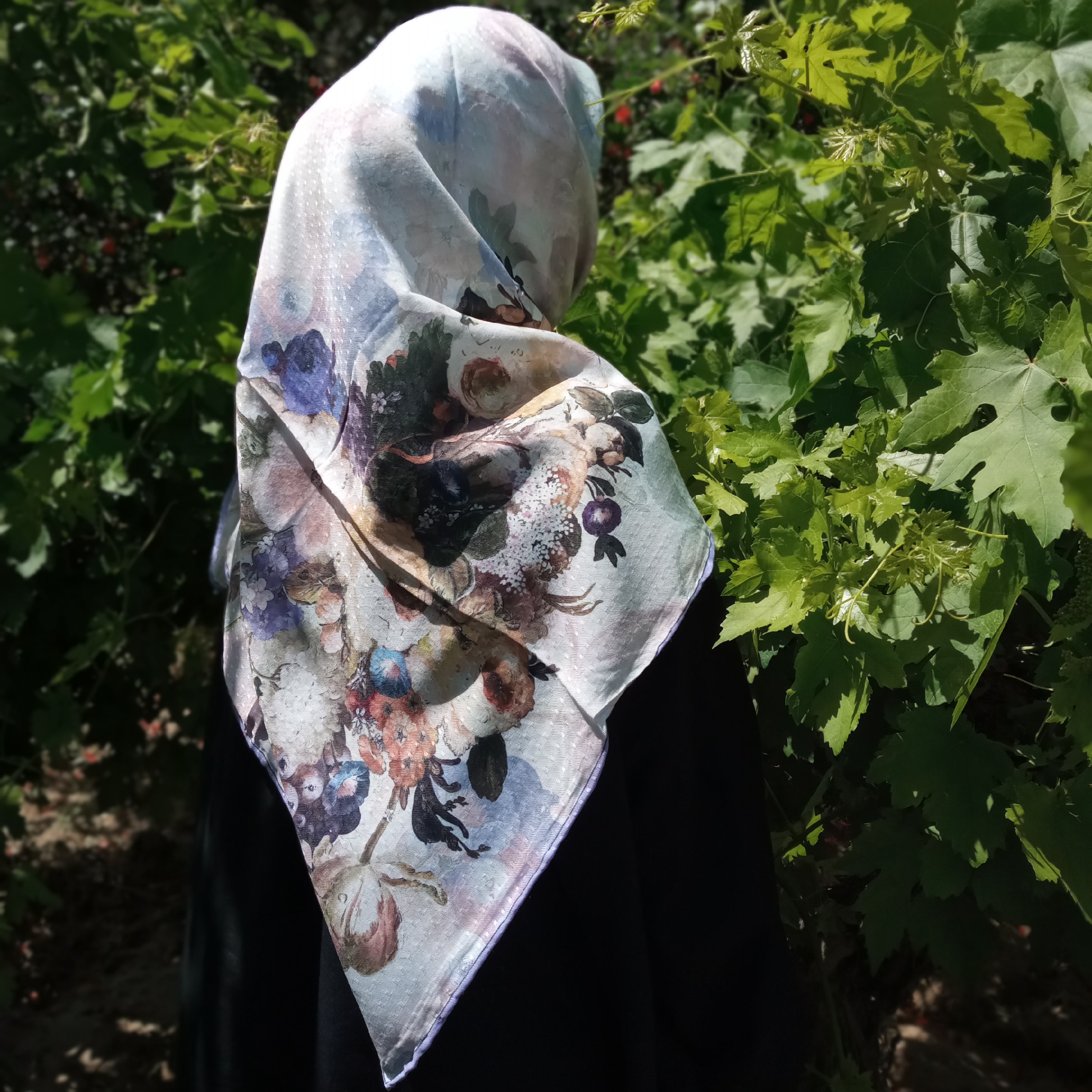 روسری نخی زنانه دور دست دوز طرح گل رنگ یاسی قواره 120