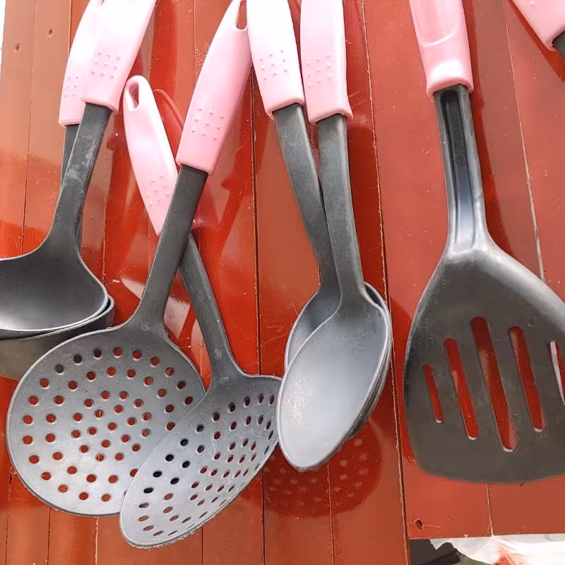 کفگیر و ملاقه پلاستیکی 