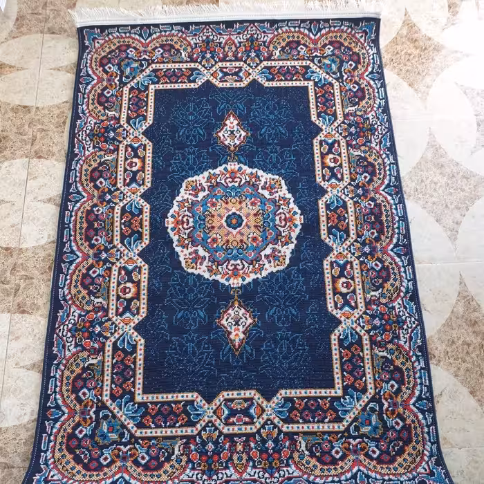 گلیم فرش ماشینی کاشان طرح هالیدی(2در1.20)(هزینه ارسال باخریداروپس کرایه میباشد)