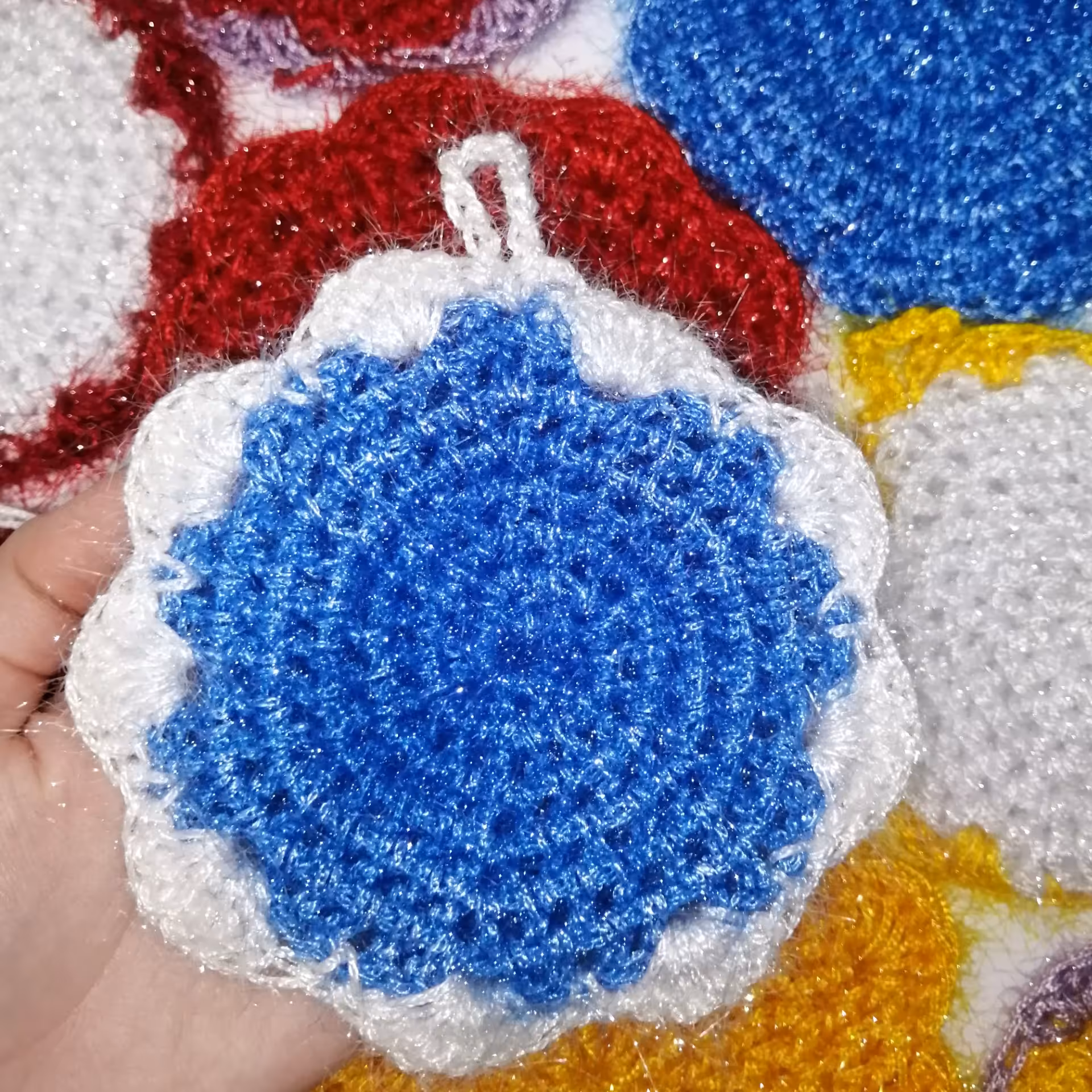 اسکاچ ظرف شویی بافتنی یک لایه سوزنی طرح دایره آبی سفید 